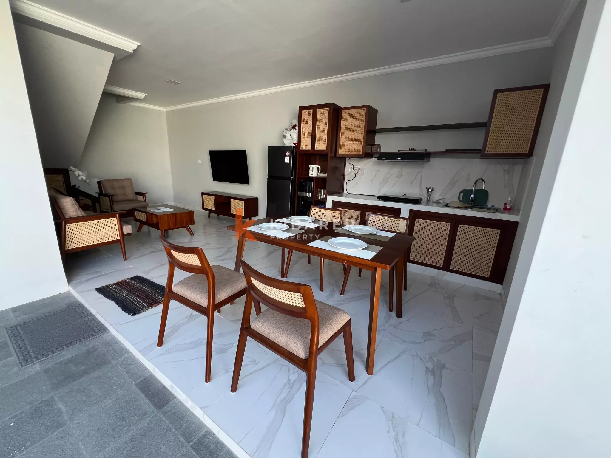 Modern Tropical Three-Bedroom Open Living Villa with Private Pool in Sanur