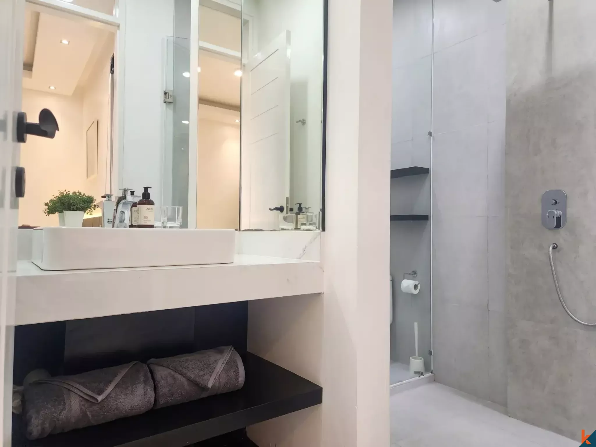 Properti Sewa Modern Dua Kamar Tidur di Lokasi Strategis Seminyak - Petitenget