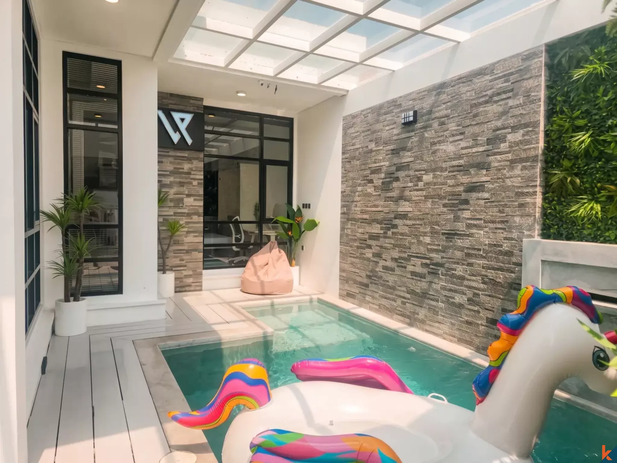Properti Sewa Modern Dua Kamar Tidur di Lokasi Strategis Seminyak - Petitenget