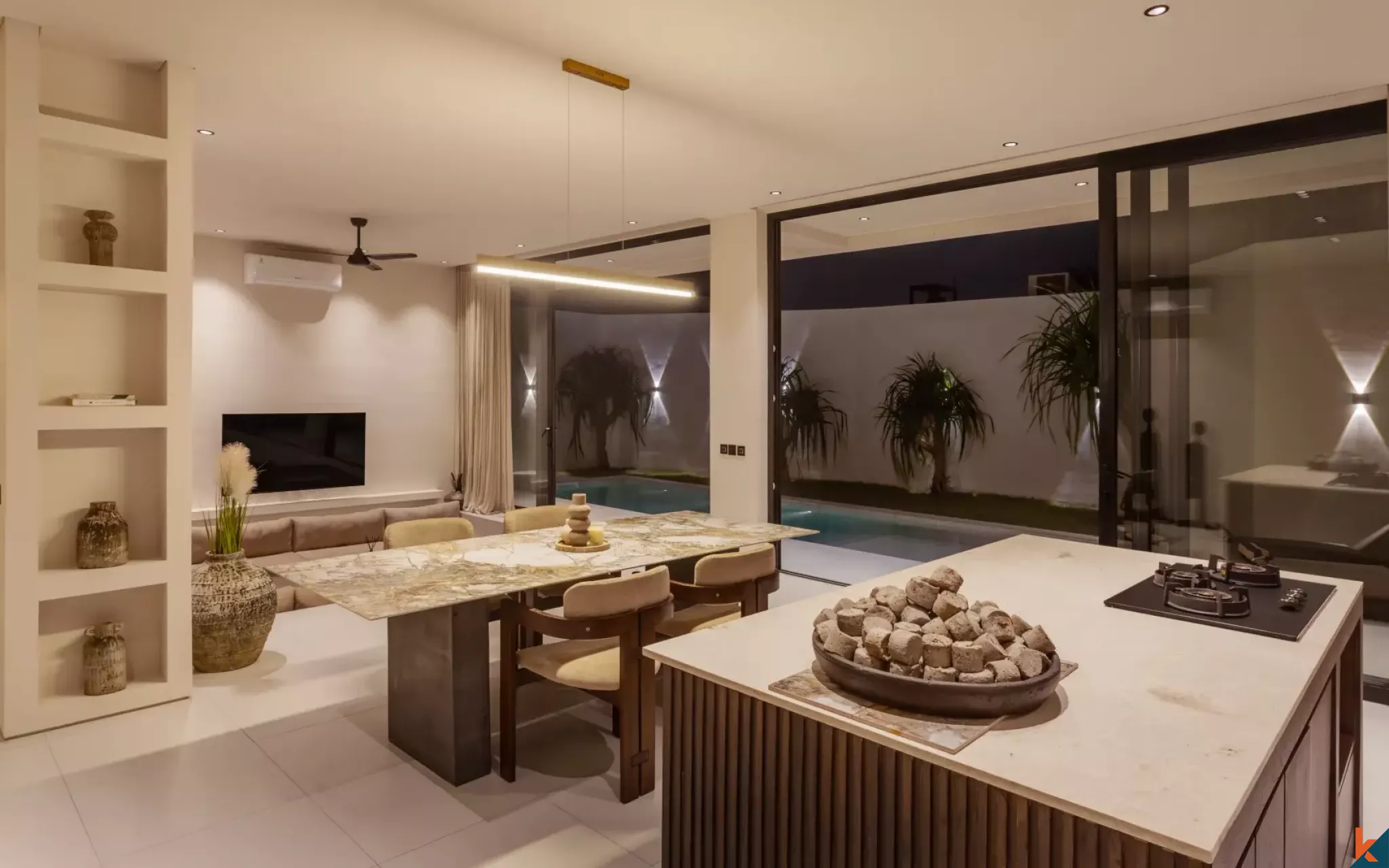 Rumah Townhouse Modern Dua Kamar Tidur dengan Status Hak Sewa di Kerobokan