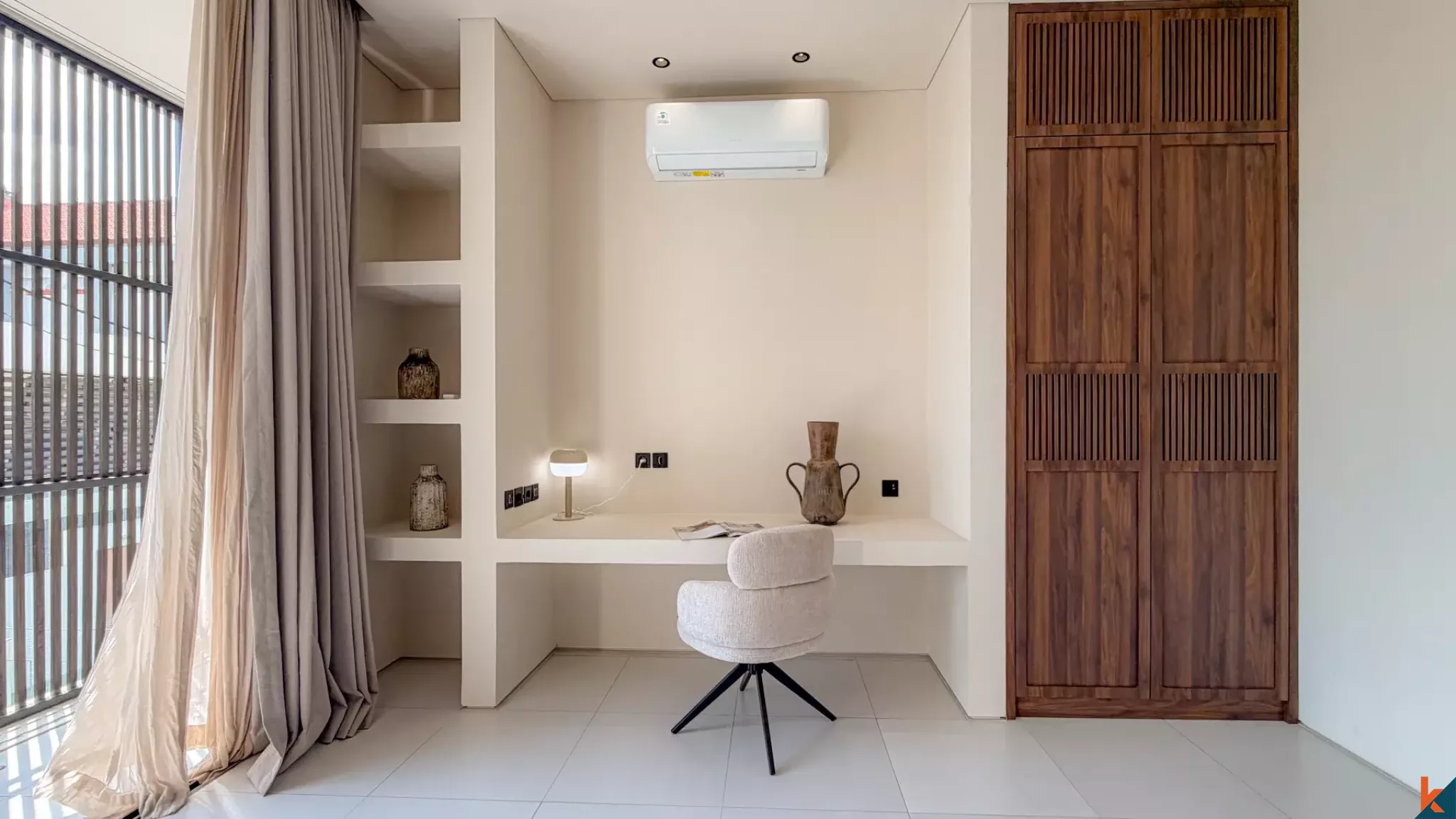 Rumah Townhouse Modern Dua Kamar Tidur dengan Status Hak Sewa di Kerobokan