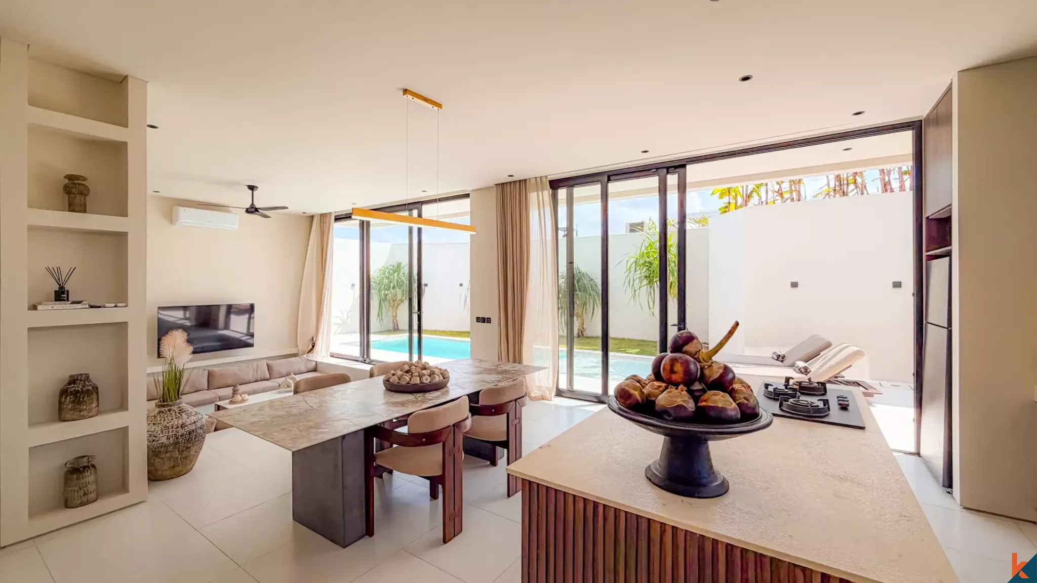 Rumah Townhouse Modern Dua Kamar Tidur dengan Status Hak Sewa di Kerobokan