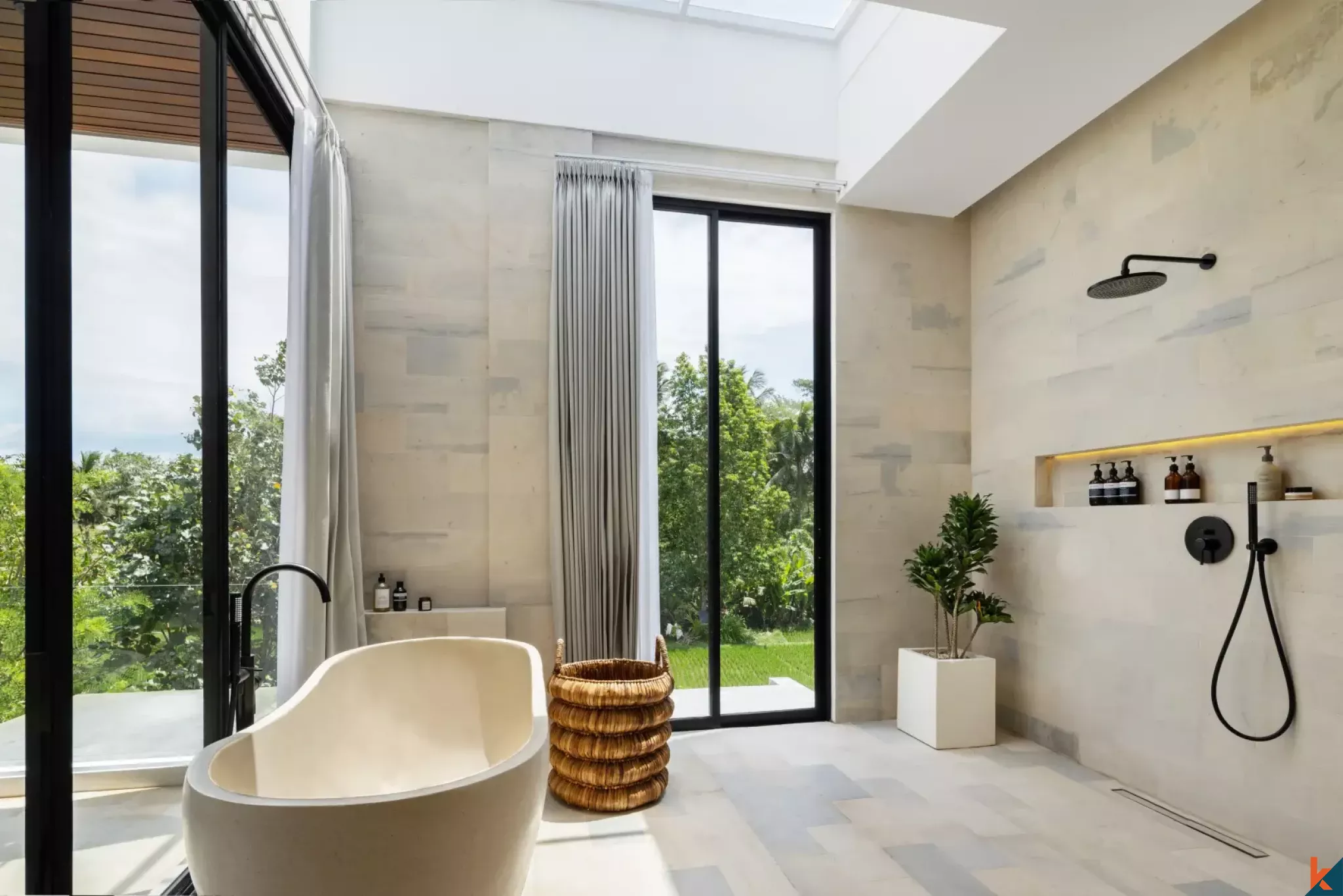 Properti Berkualitas Tinggi Enam Kamar Tidur dengan Hak Sewa Jangka Panjang di Ubud - Singakerta