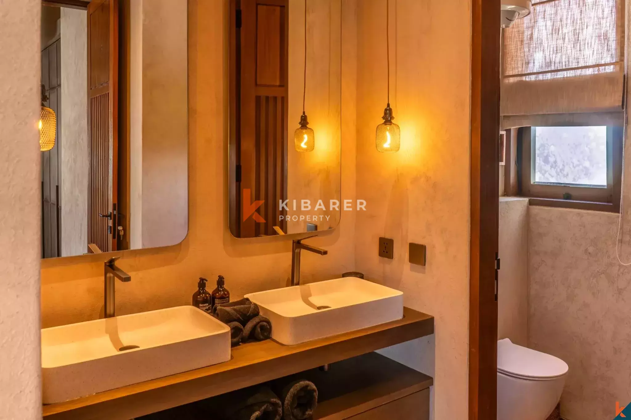 Magnificent Six-Bedroom Private Villa Near Nyanyi Beach