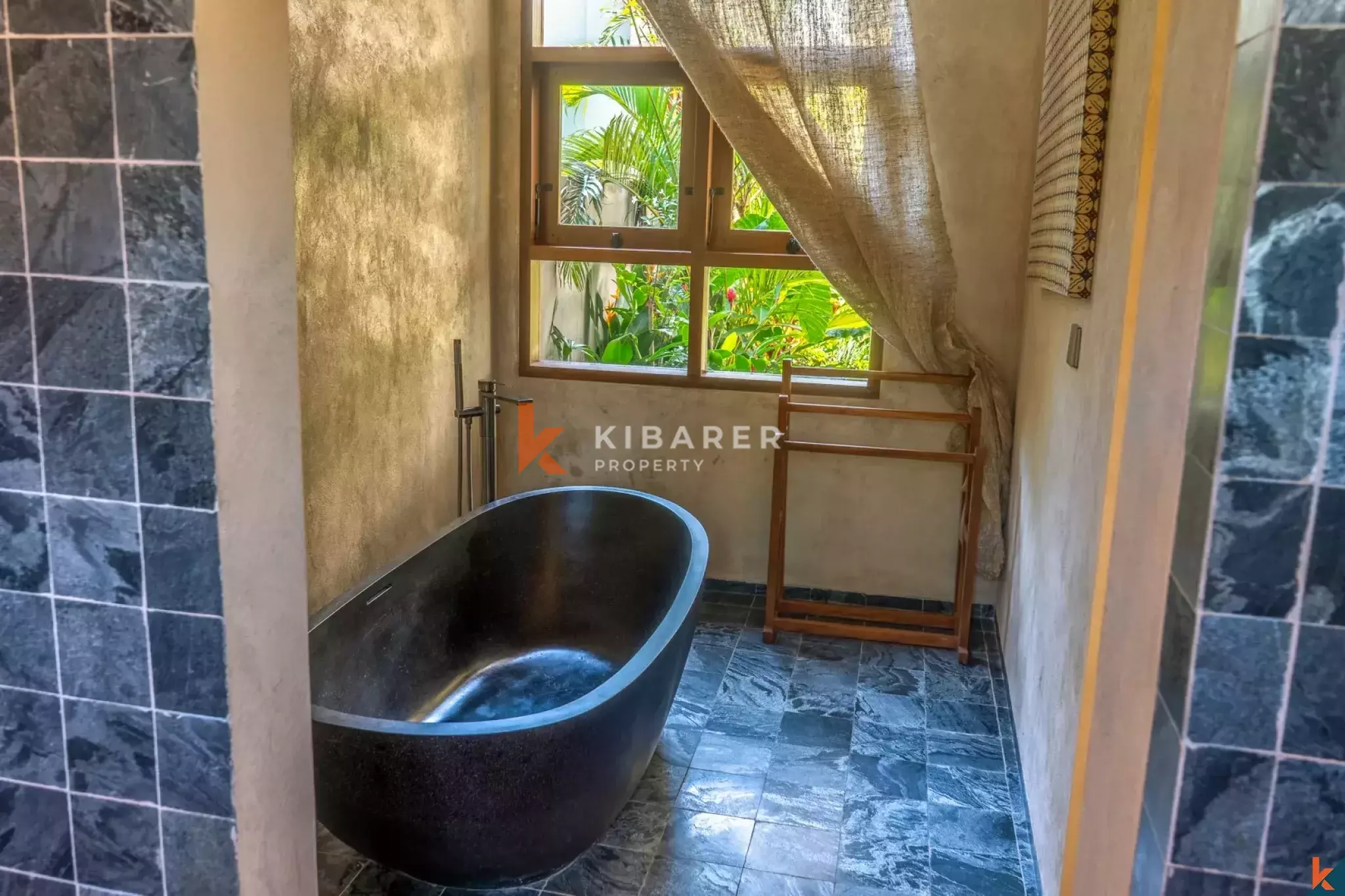 Magnificent Six-Bedroom Private Villa Near Nyanyi Beach