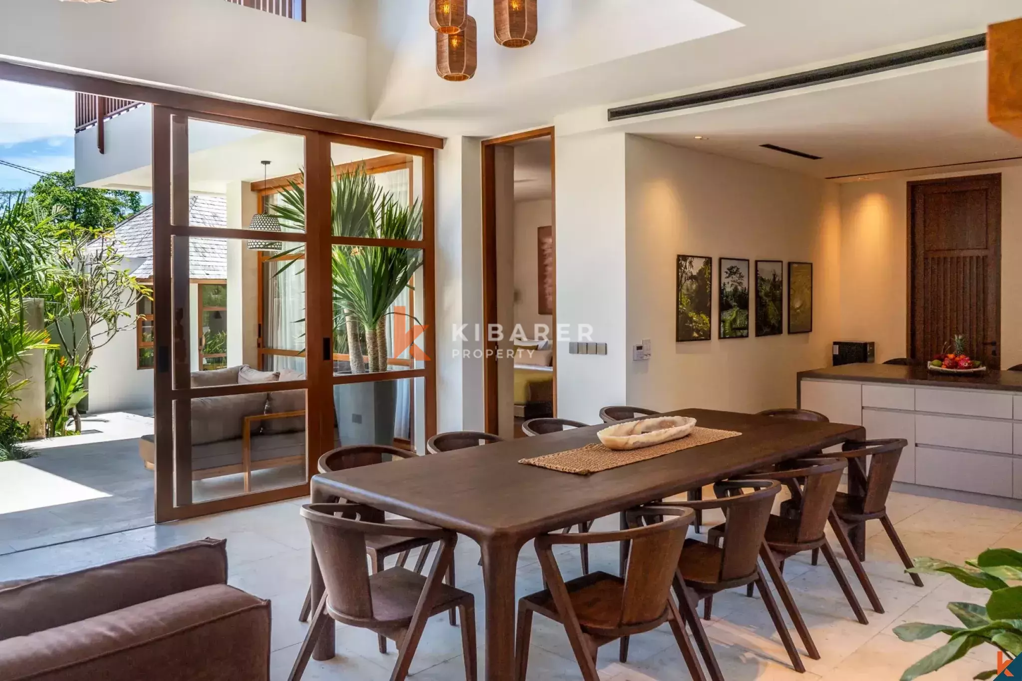 Magnificent Six-Bedroom Private Villa Near Nyanyi Beach