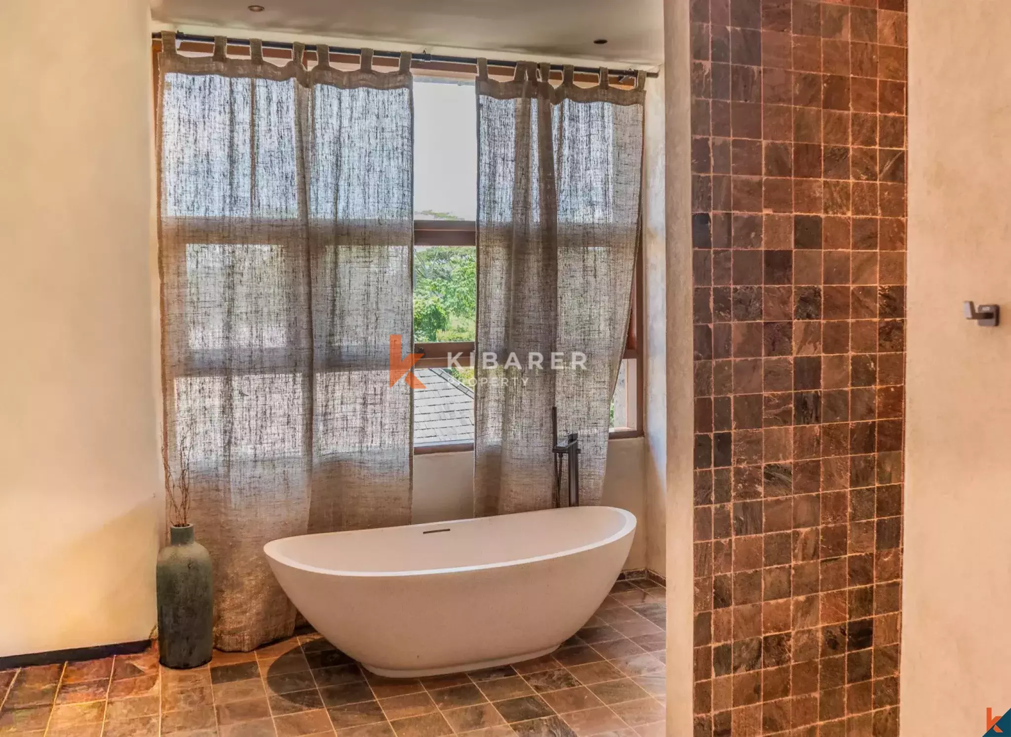Magnificent Six-Bedroom Private Villa Near Nyanyi Beach