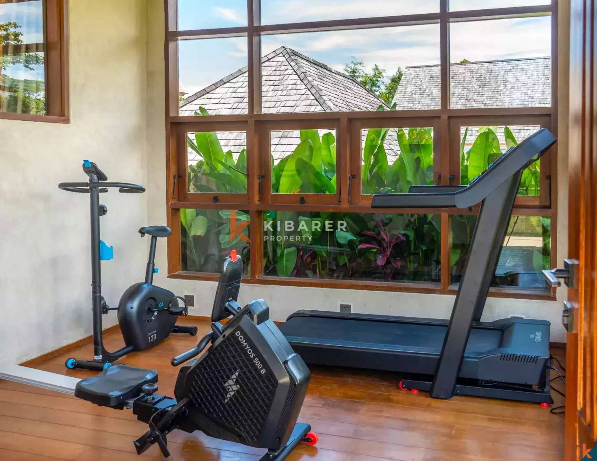 Magnificent Six-Bedroom Private Villa Near Nyanyi Beach