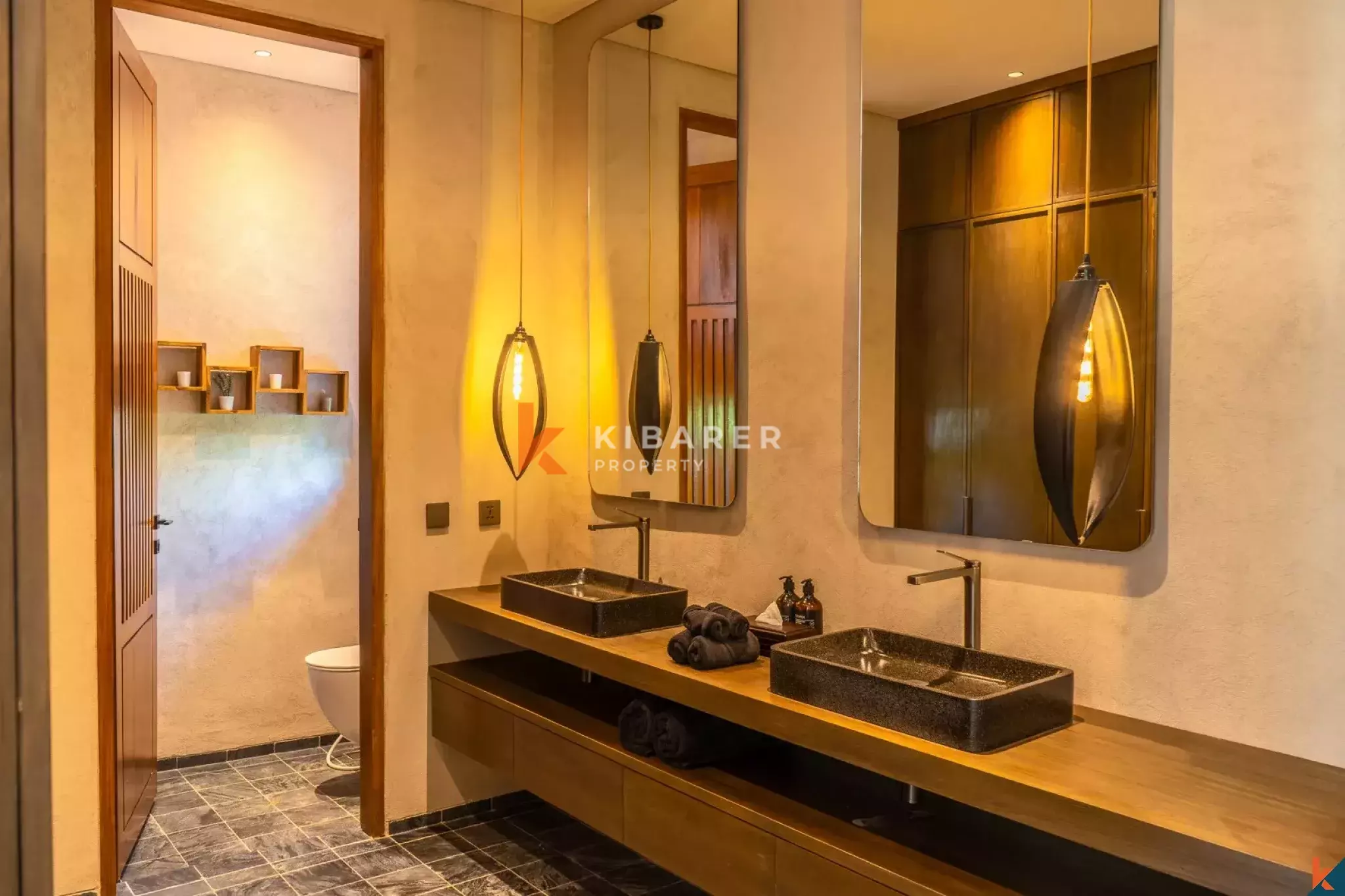 Magnificent Six-Bedroom Private Villa Near Nyanyi Beach