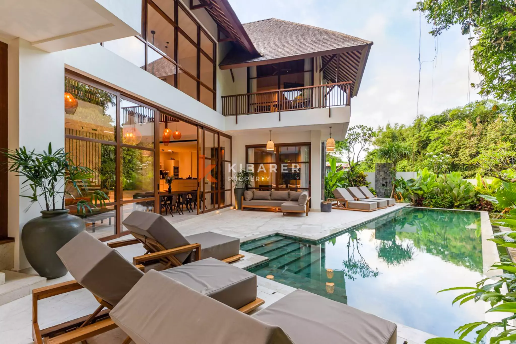 Sophisticated Five-Bedroom Private Villa with Pool in Nyanyi