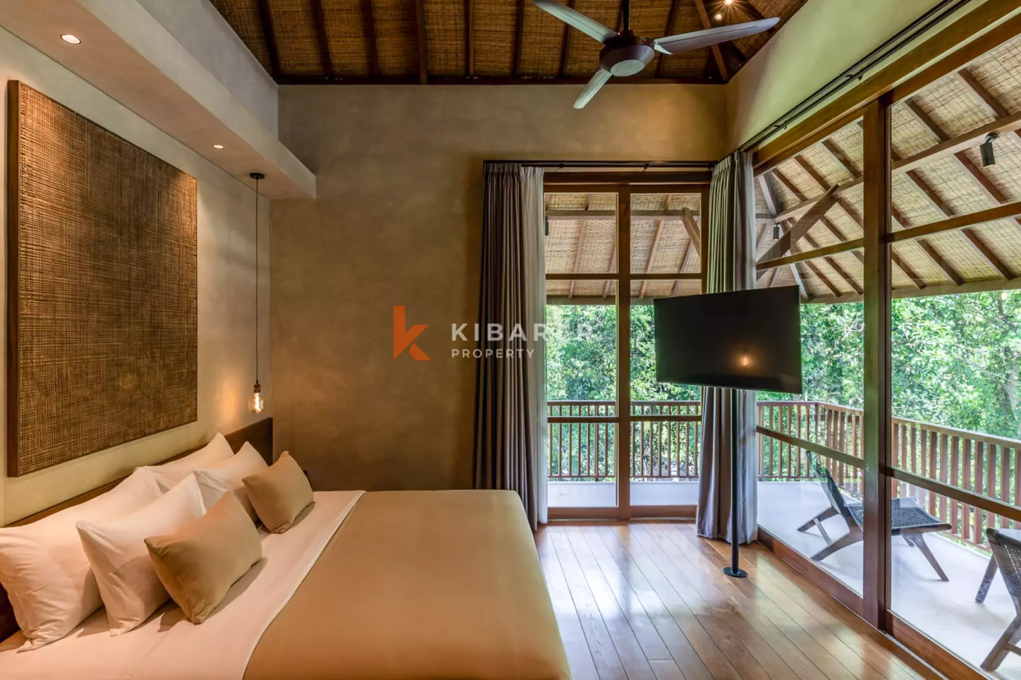 Sophisticated Five-Bedroom Private Villa with Pool in Nyanyi
