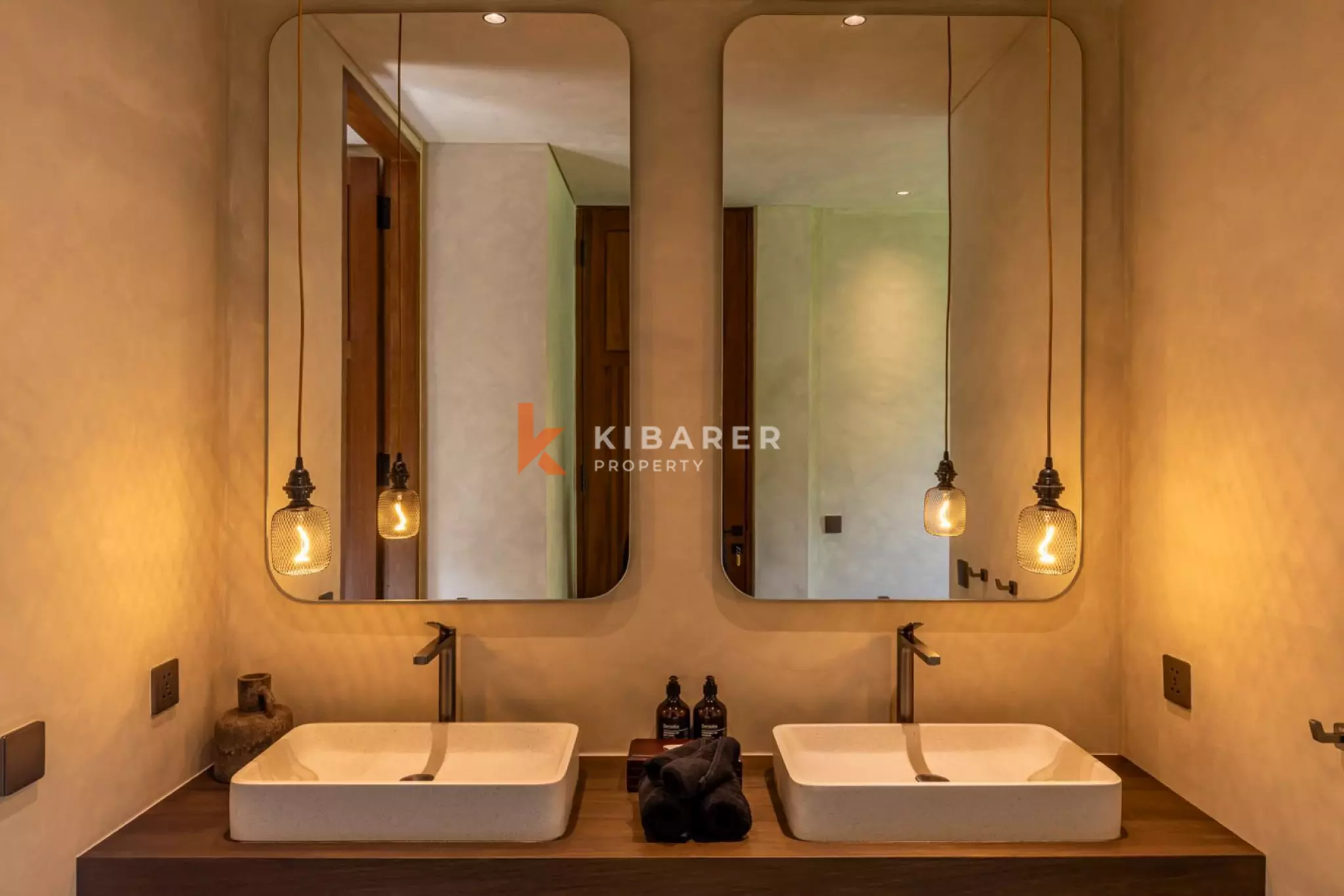 Sophisticated Five-Bedroom Private Villa with Pool in Nyanyi