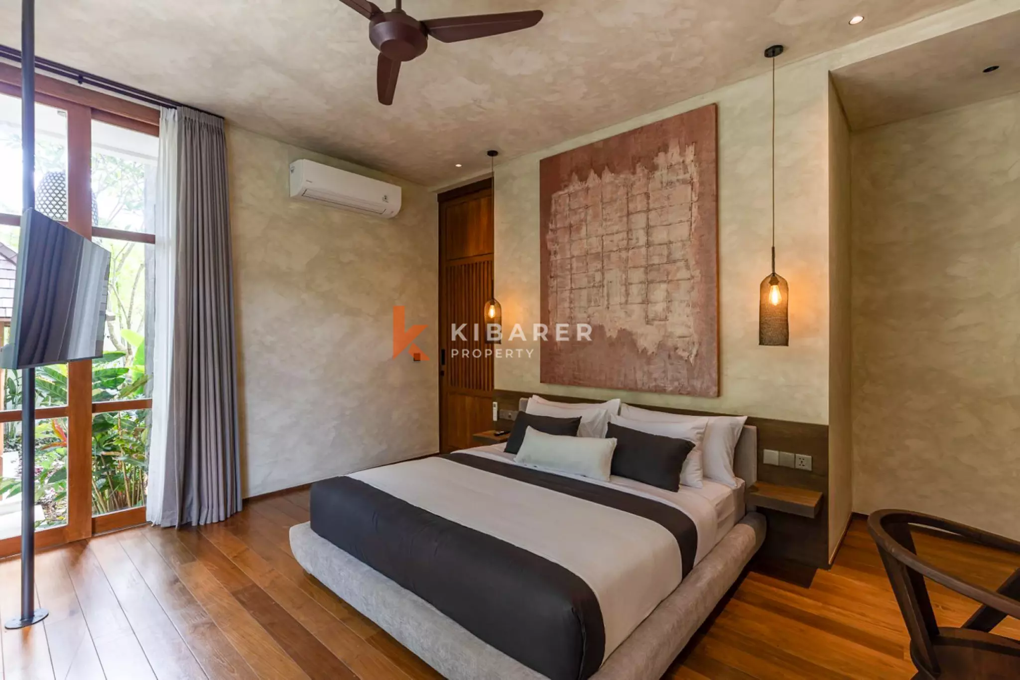 Sophisticated Five-Bedroom Private Villa with Pool in Nyanyi