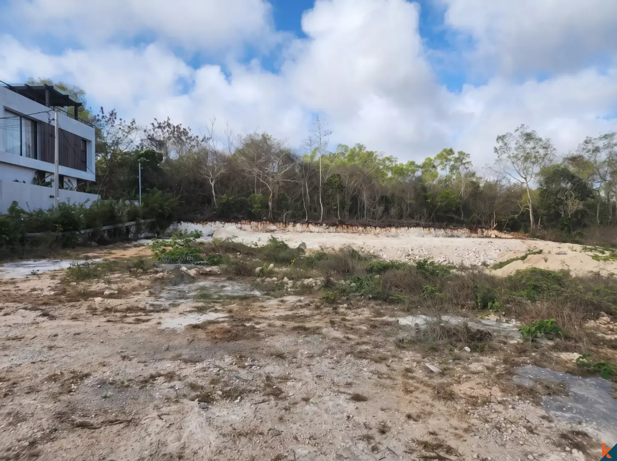 Compact and rare freehold lot of land for sale in Uluwatu