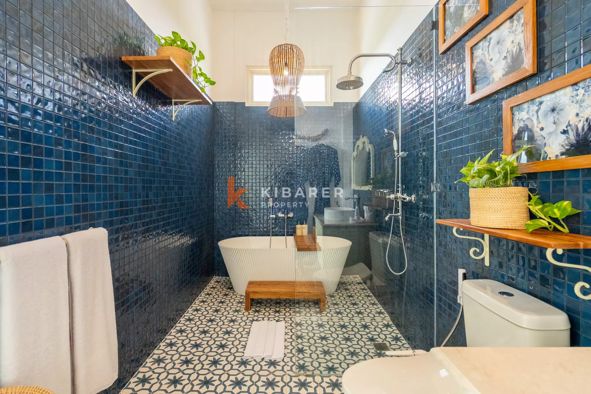Impressive Six-Bedroom Luxury Villa with Spacious Poolside Living in Canggu