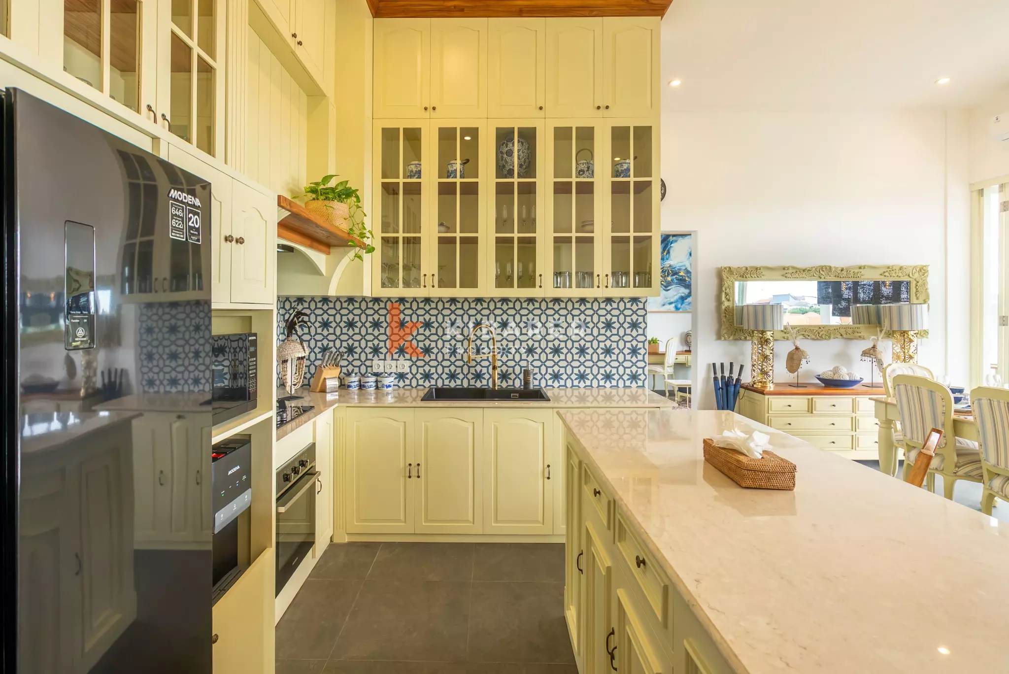 Impressive Six-Bedroom Luxury Villa with Spacious Poolside Living in Canggu