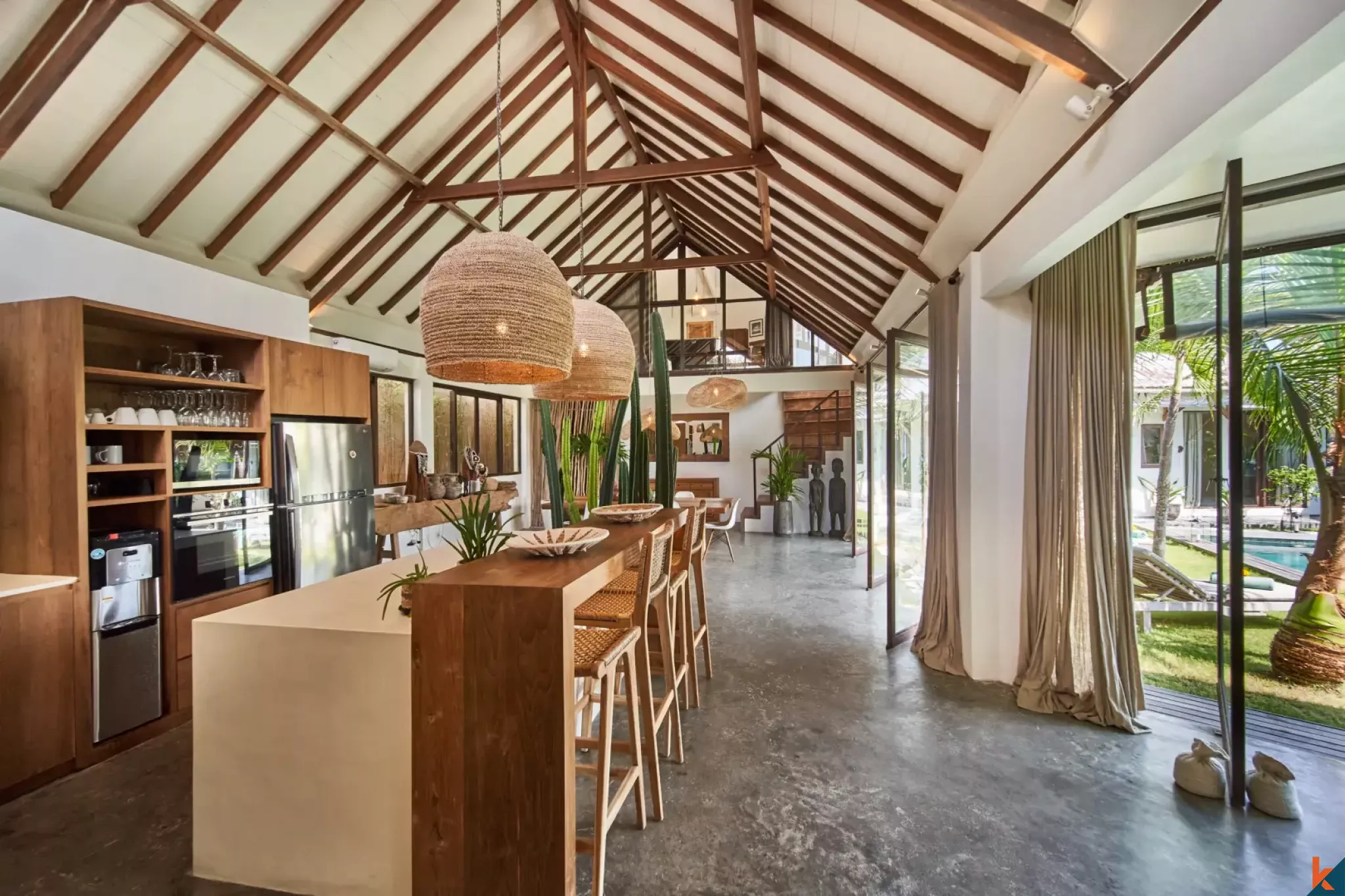 Gorgeous four bedrooms villa offering rare long lease in fashionable Umalas area