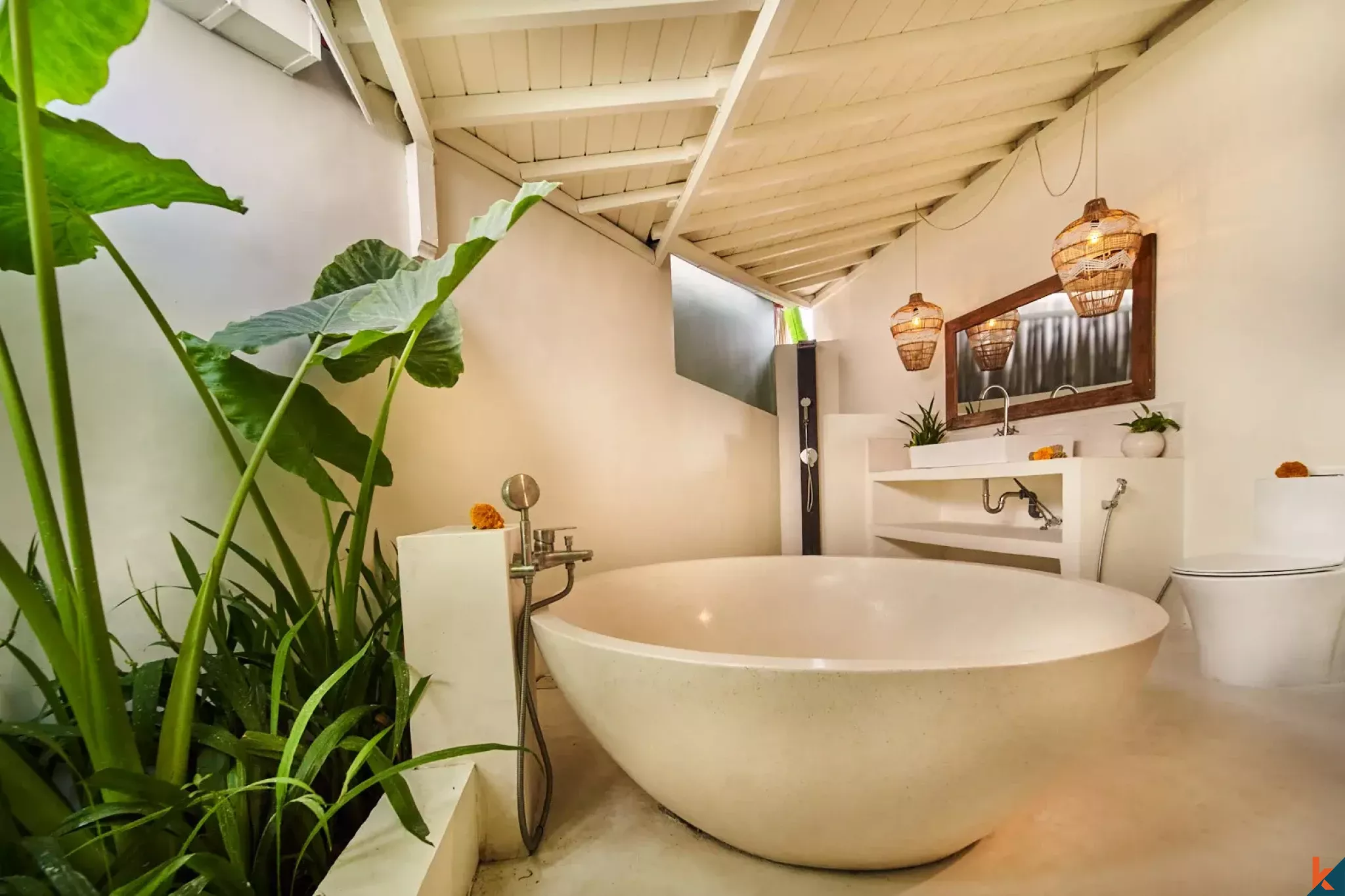 Gorgeous four bedrooms villa offering rare long lease in fashionable Umalas area