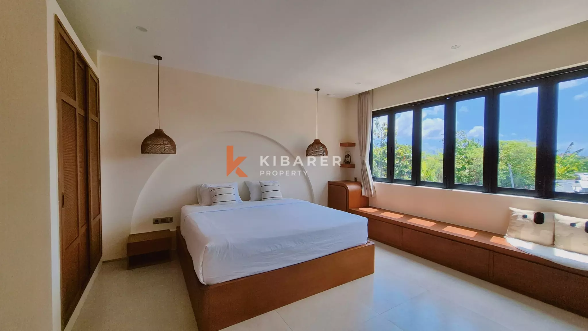Oasis avec jardin et charme méditerranéen : villa de quatre chambres à Seminyak