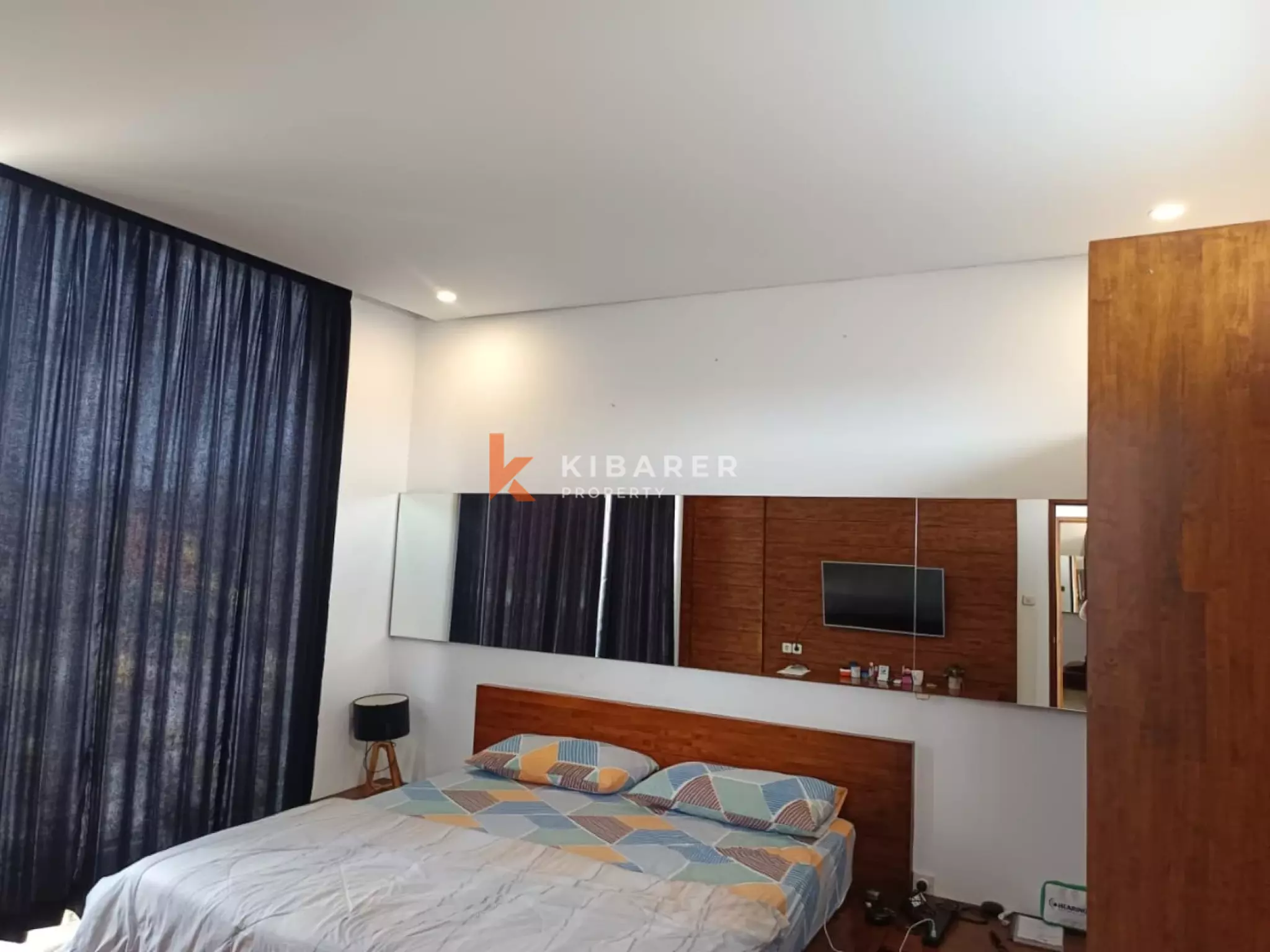 Villa minimaliste de deux chambres avec espace de vie ouvert et piscine à Seminyak