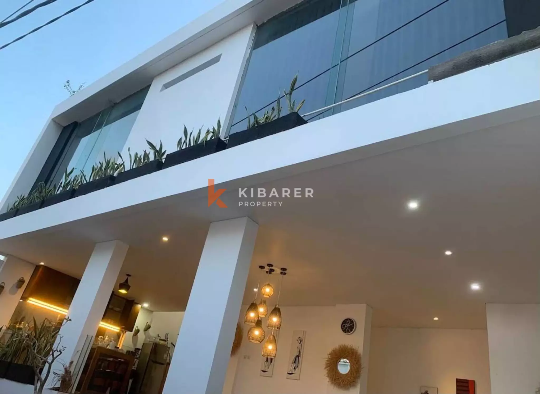 Villa minimaliste de deux chambres avec espace de vie ouvert et piscine à Seminyak