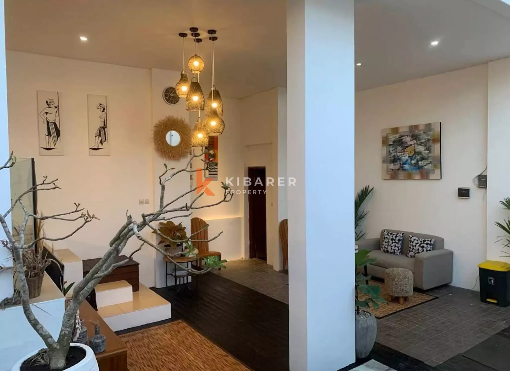 Villa minimaliste de deux chambres avec espace de vie ouvert et piscine à Seminyak