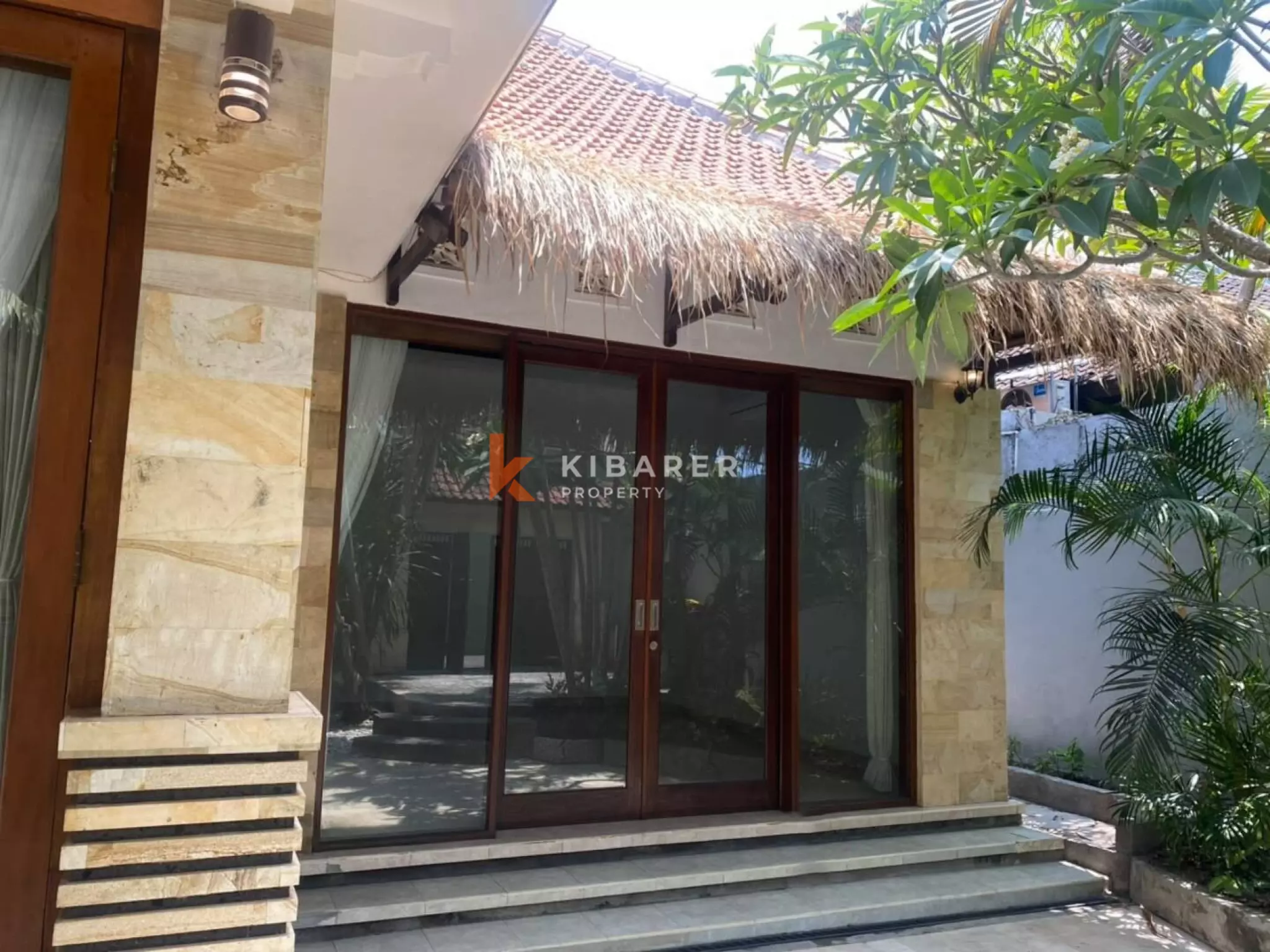 Emplacement stratégique pour un investissement – ​​Villa non meublée de deux chambres à Seminyak