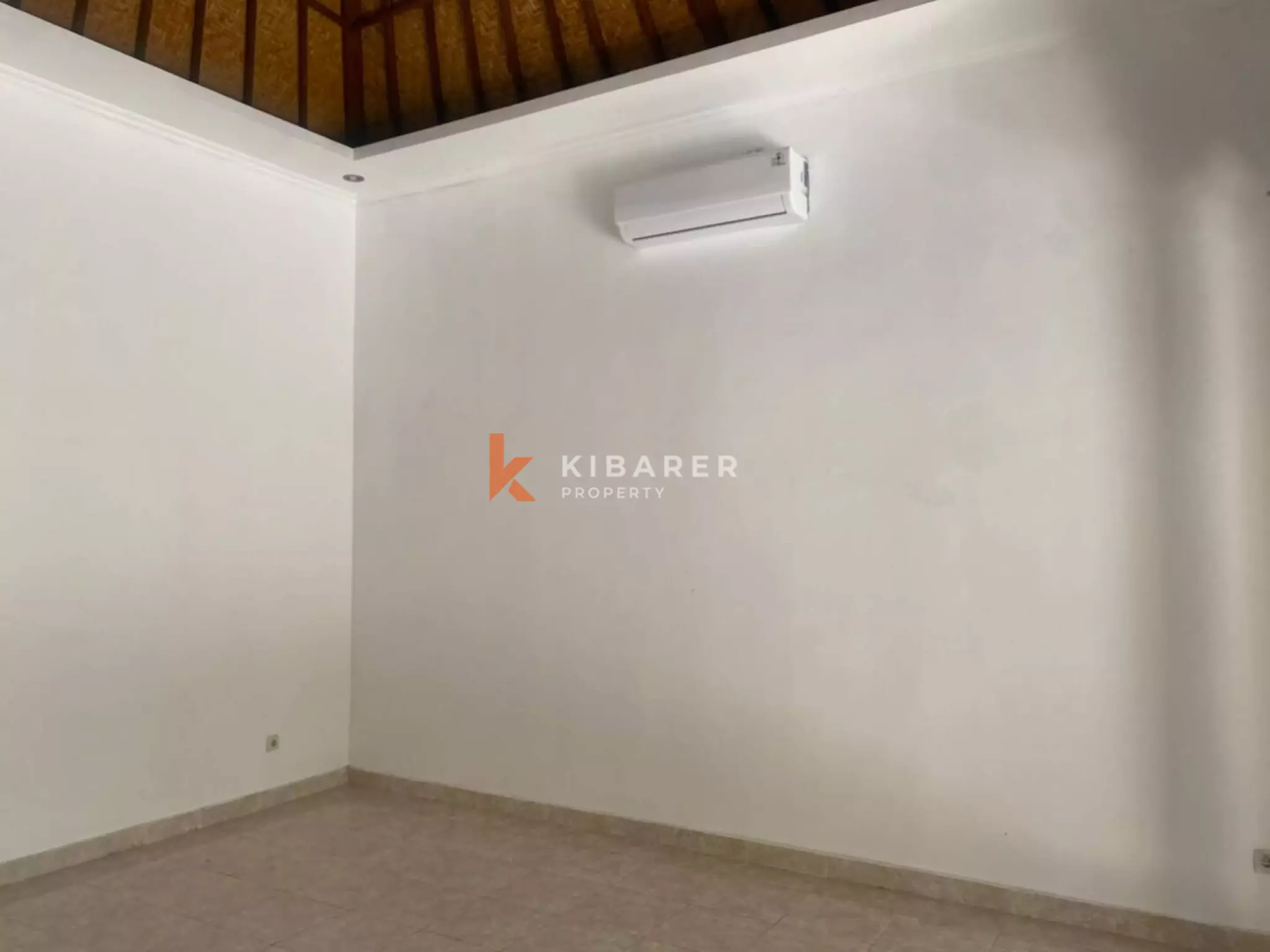 Emplacement stratégique pour un investissement – ​​Villa non meublée de deux chambres à Seminyak