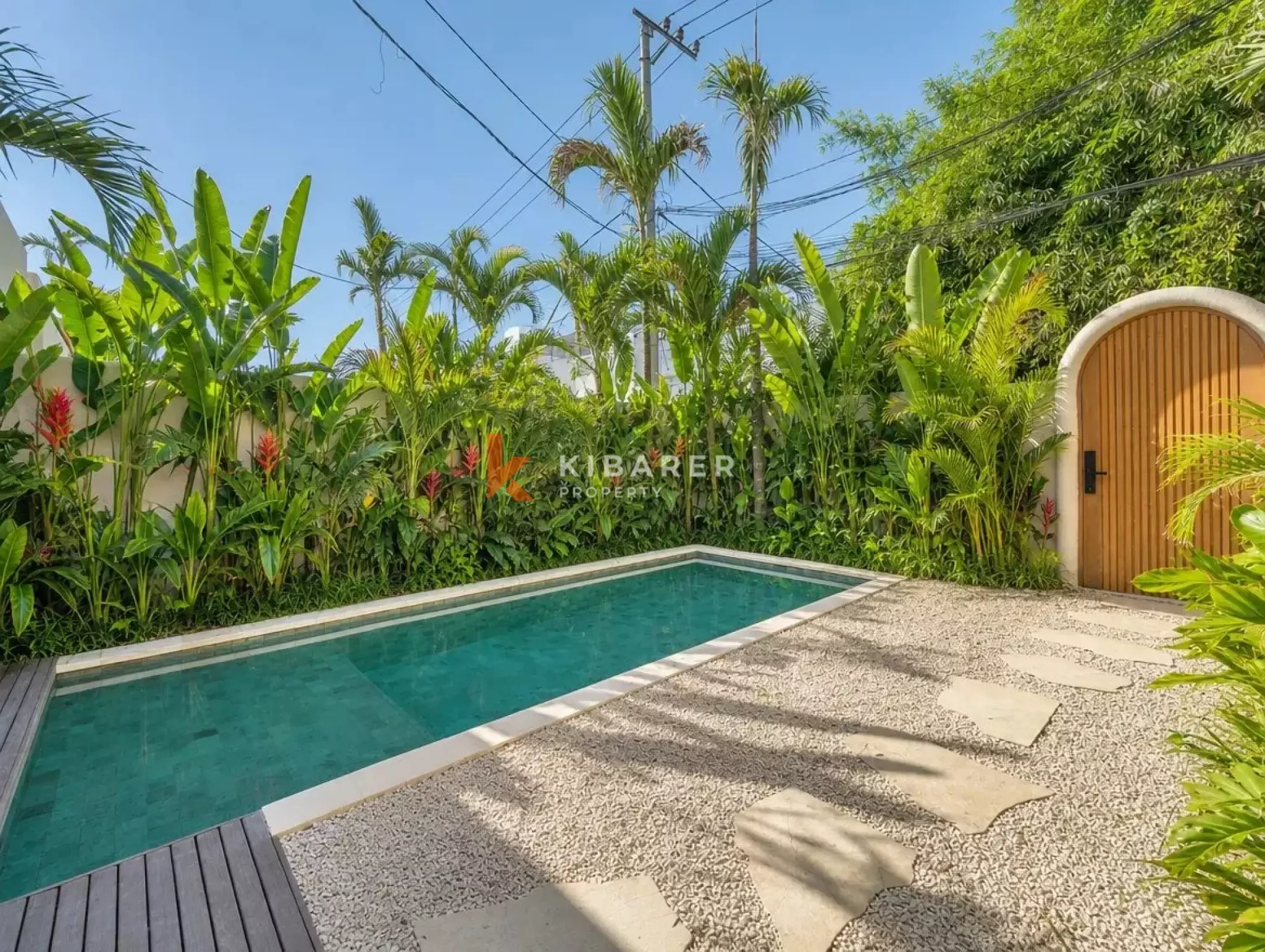 Tropical One-Bedroom Pool Villa with Elegant Arched Design and Private Garden in Uluwatu