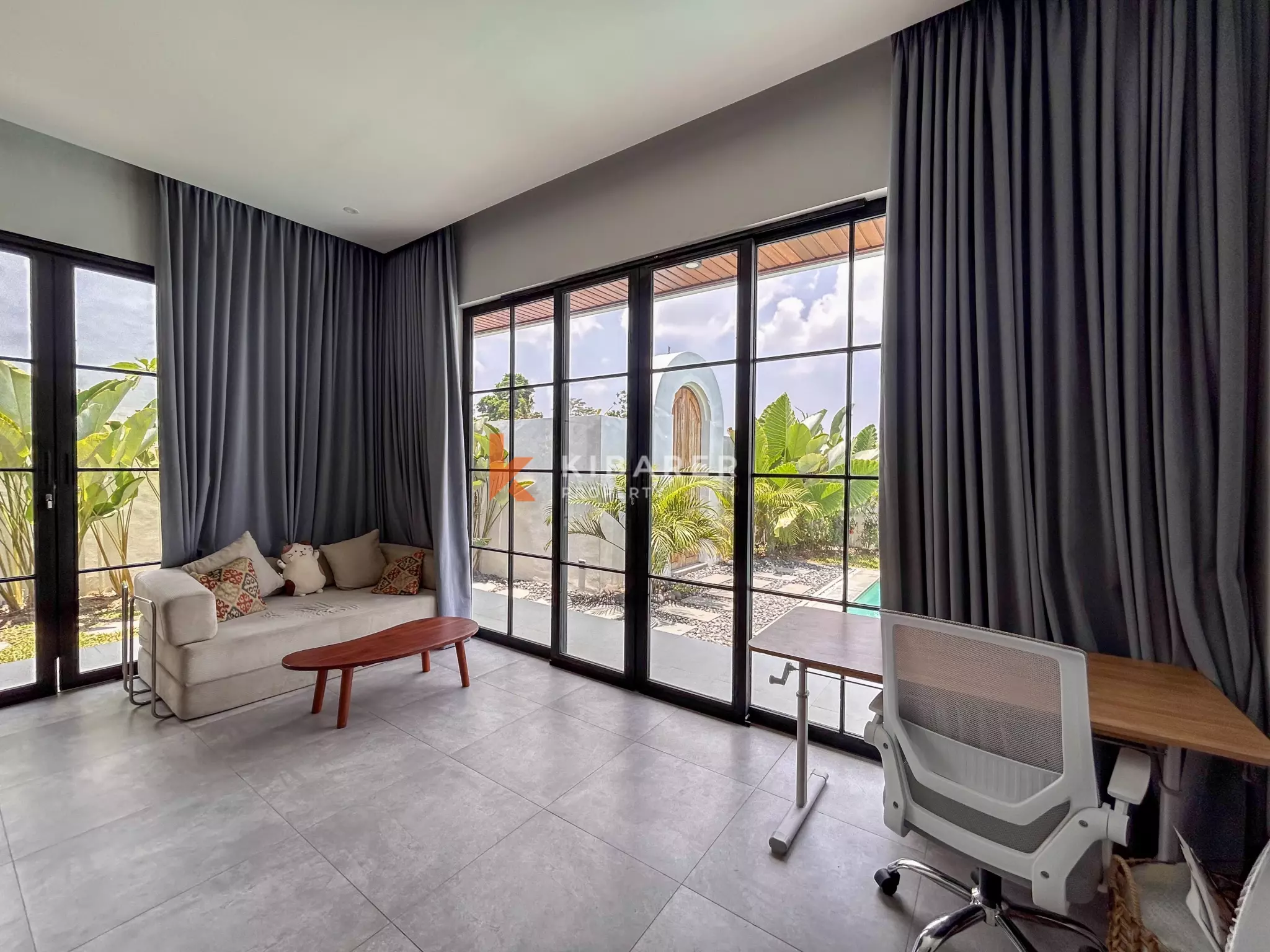 Spacious Two-Bedroom Villa with Large Pool and Tropical Garden in Munggu