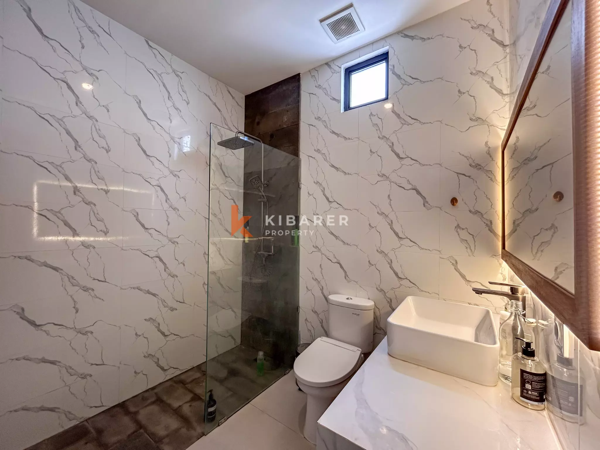 Spacious Two-Bedroom Villa with Large Pool and Tropical Garden in Munggu