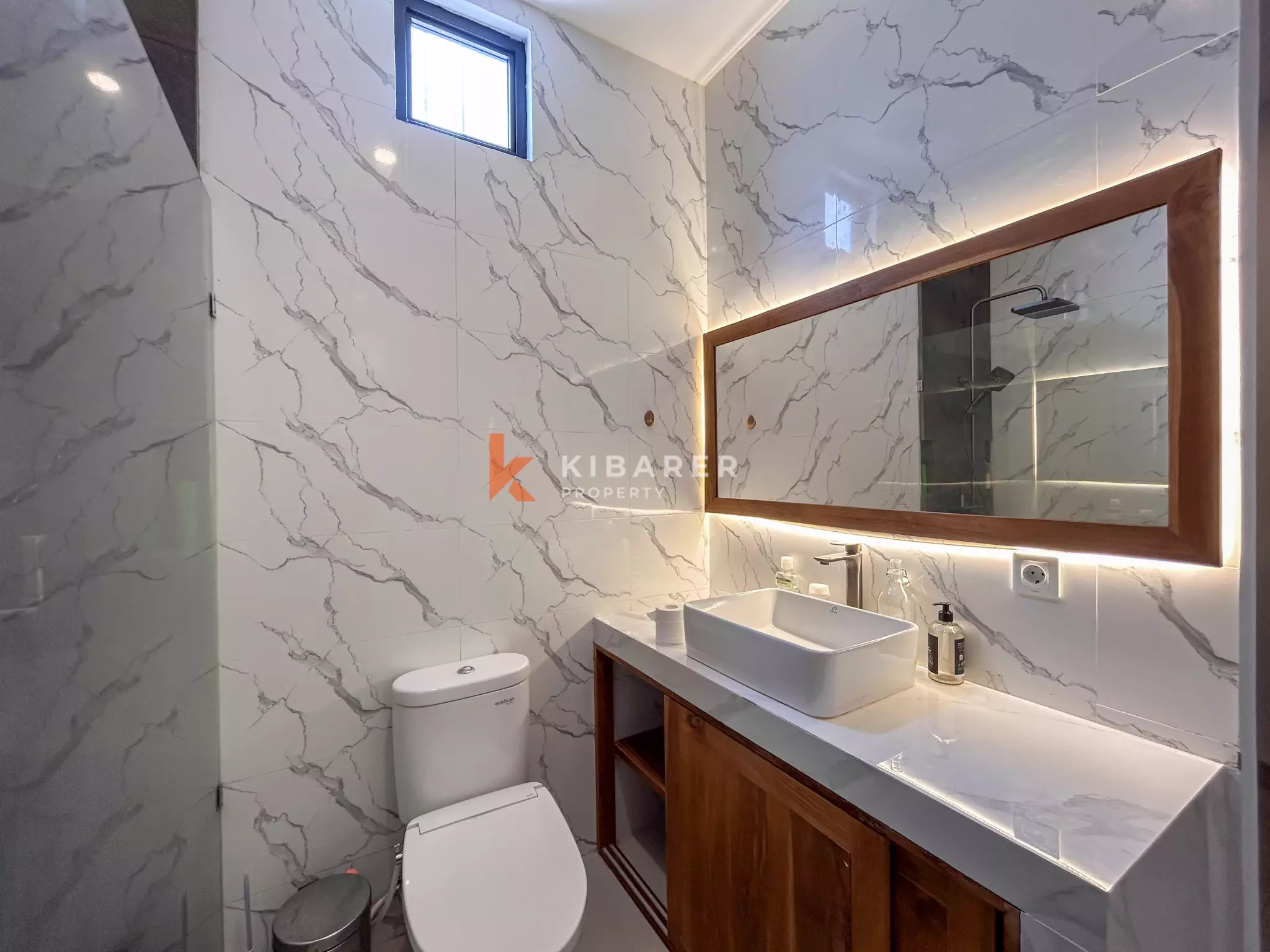 Spacious Two-Bedroom Villa with Large Pool and Tropical Garden in Munggu