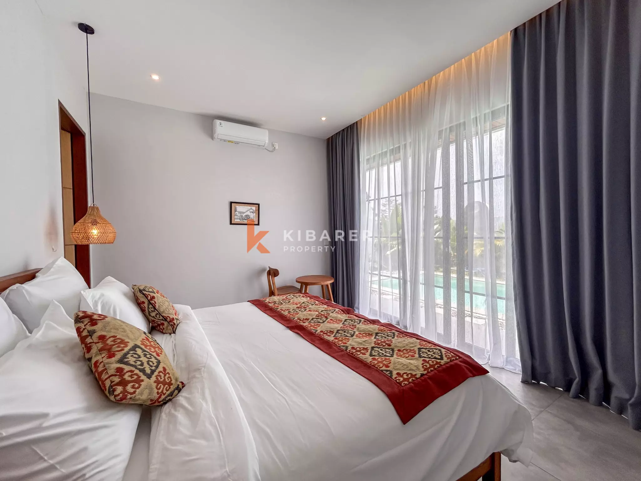 Spacious Two-Bedroom Villa with Large Pool and Tropical Garden in Munggu