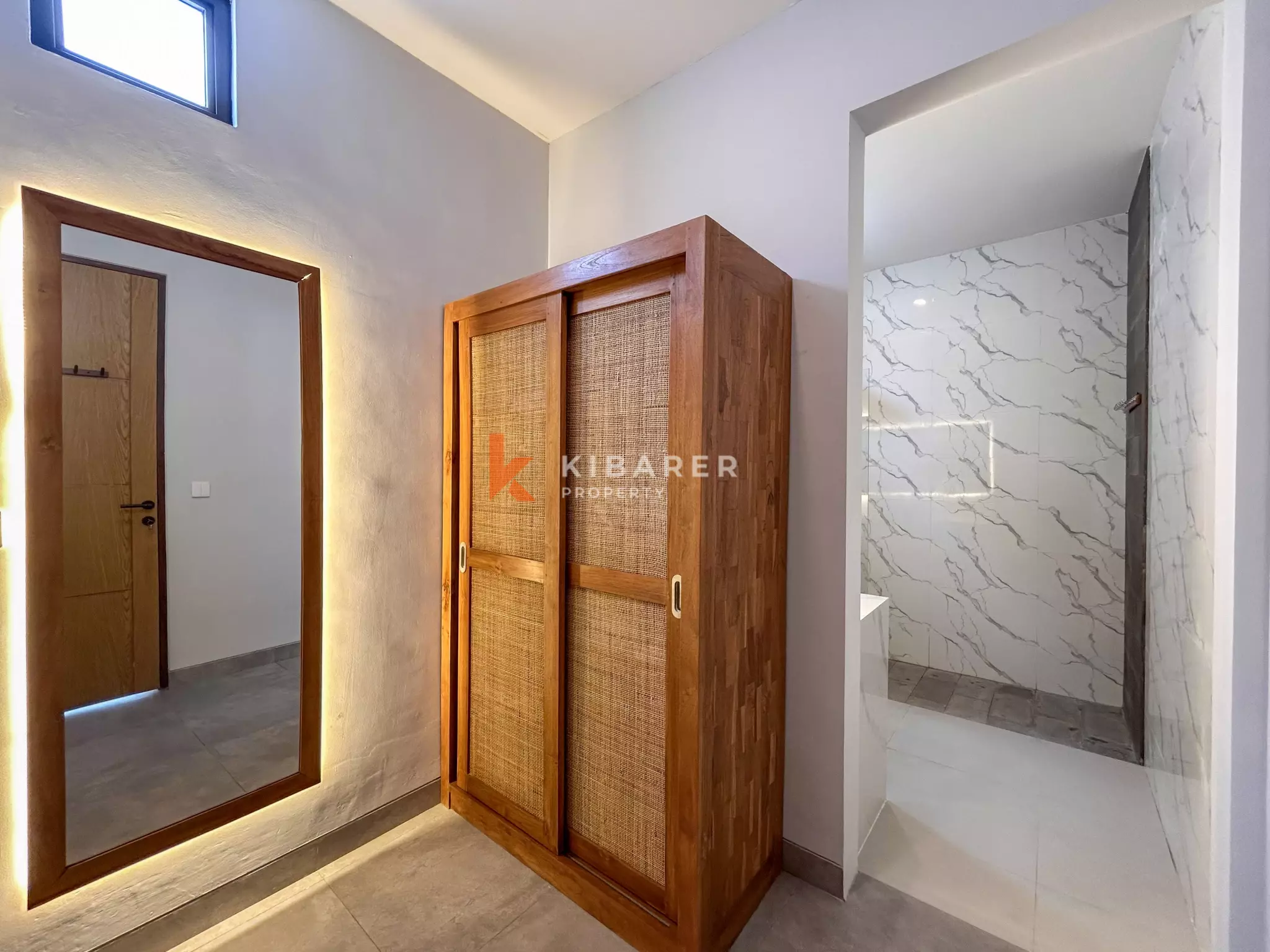 Spacious Two-Bedroom Villa with Large Pool and Tropical Garden in Munggu