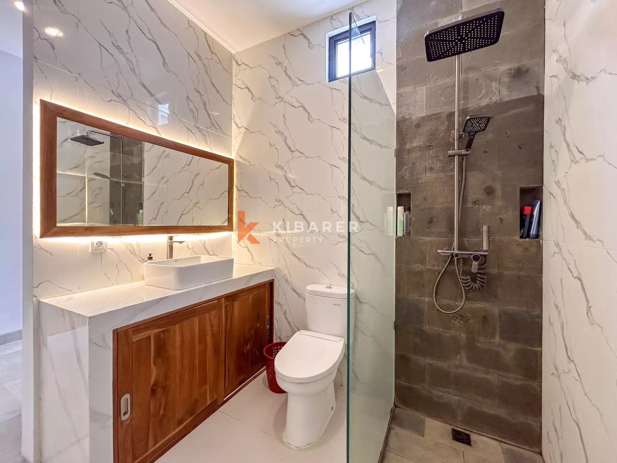 Spacious Two-Bedroom Villa with Large Pool and Tropical Garden in Munggu