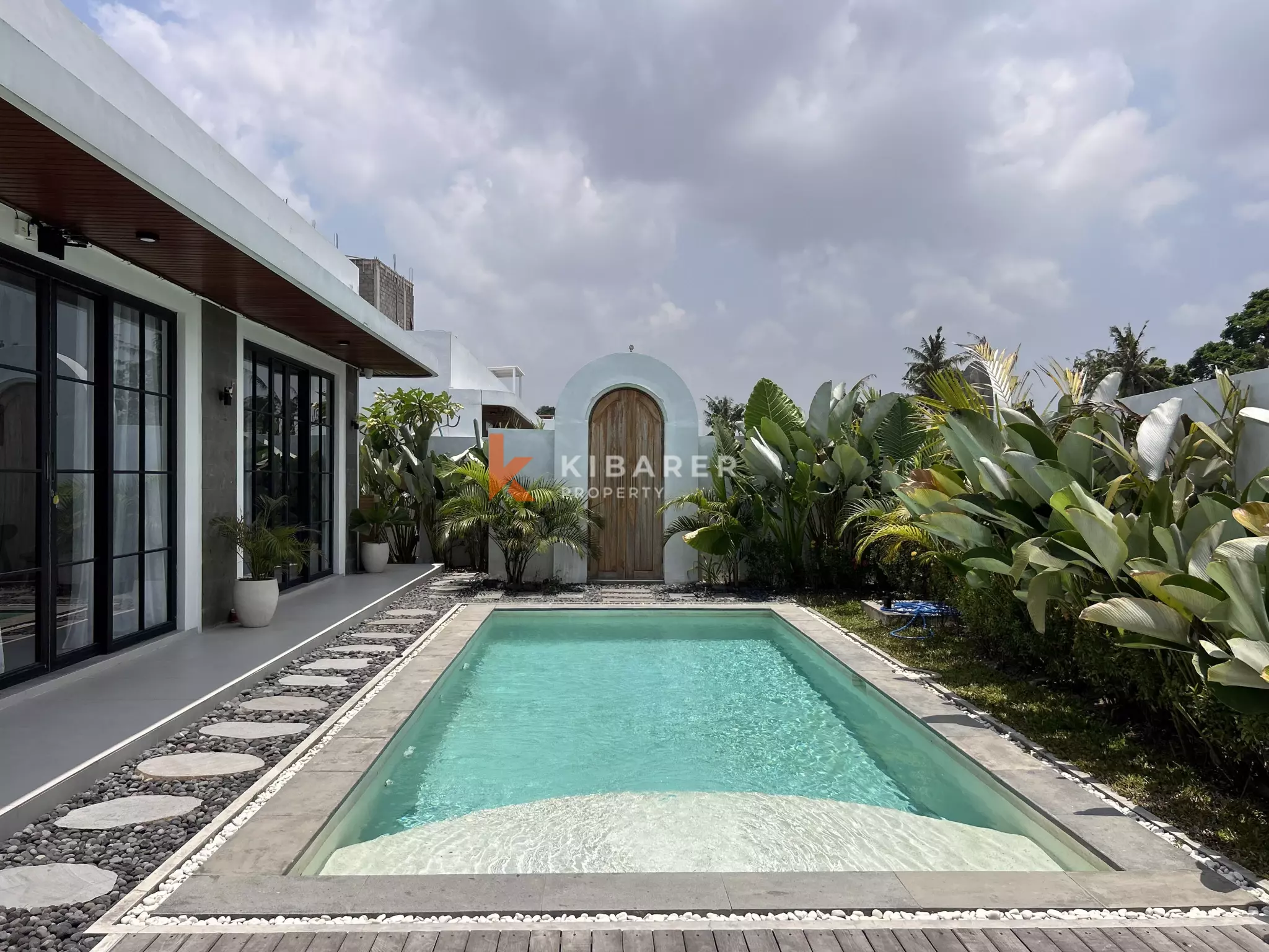 Spacious Two-Bedroom Villa with Large Pool and Tropical Garden in Munggu