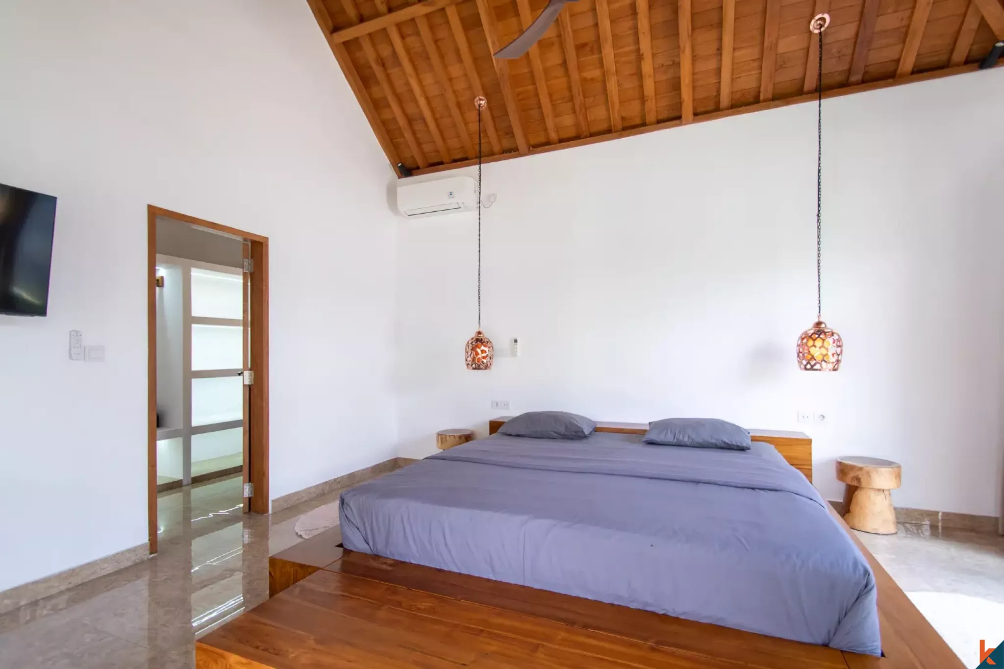 Propriété immobilière de haute qualité avec quatre chambres de style Joglo moderne à vendre à Ungasan