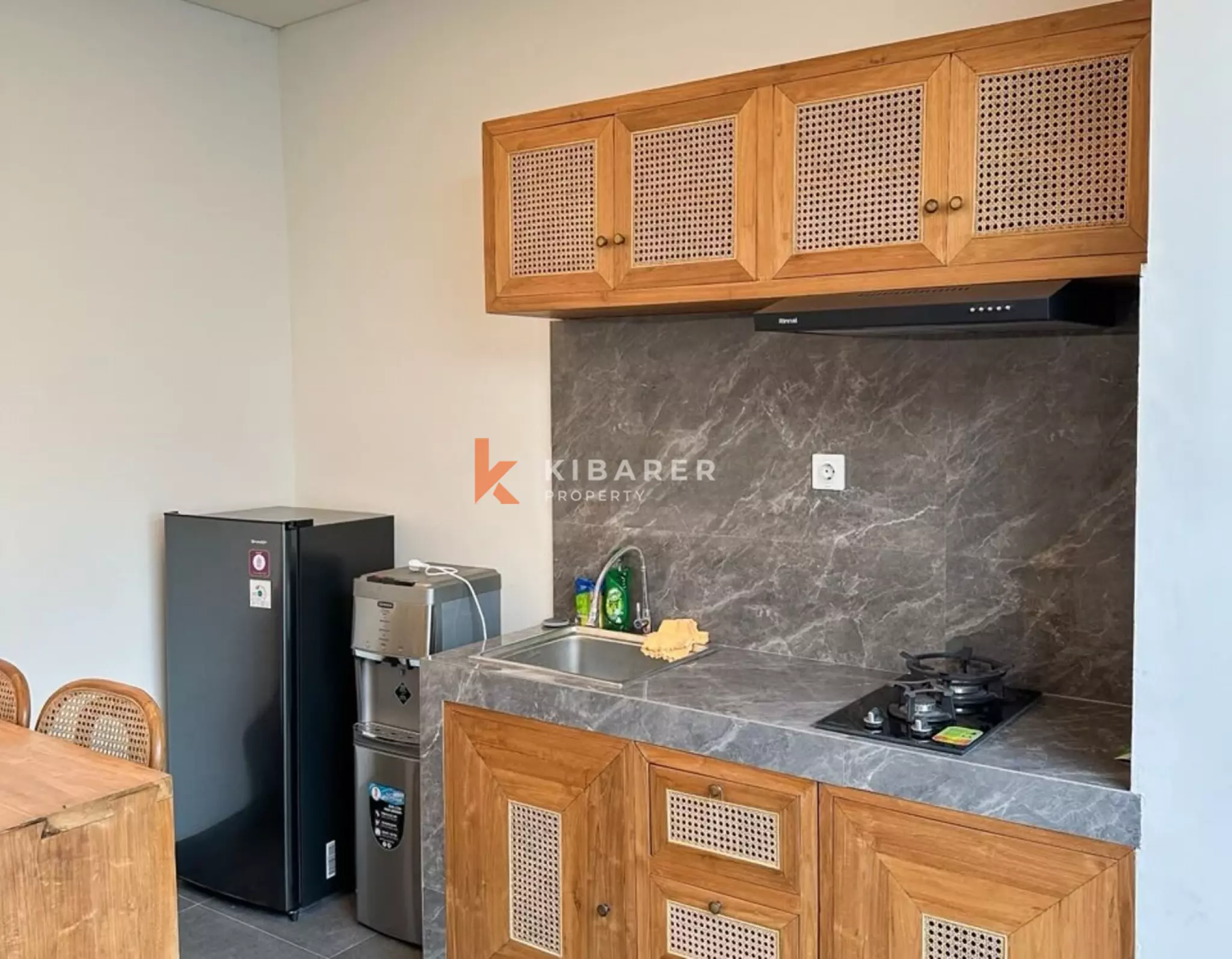 Vila Dua Kamar Tidur Bergaya Tropis Modern di Sanur