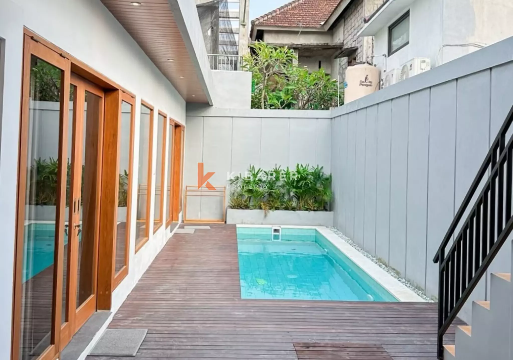 Vila Dua Kamar Tidur Bergaya Tropis Modern di Sanur