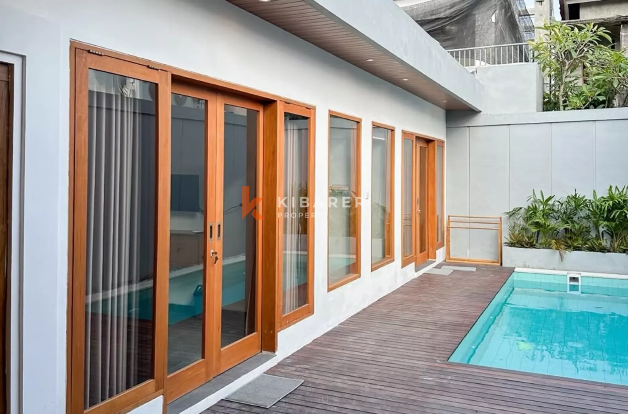 Vila Dua Kamar Tidur Bergaya Tropis Modern di Sanur
