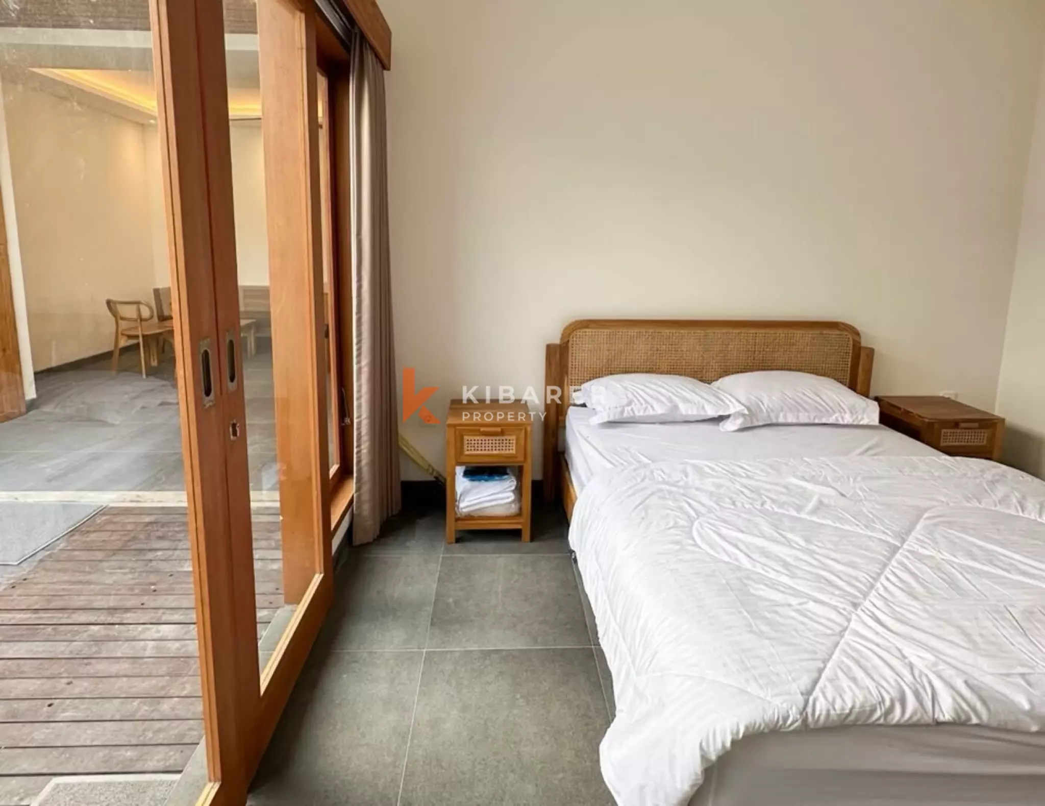 Vila Dua Kamar Tidur Bergaya Tropis Modern di Sanur