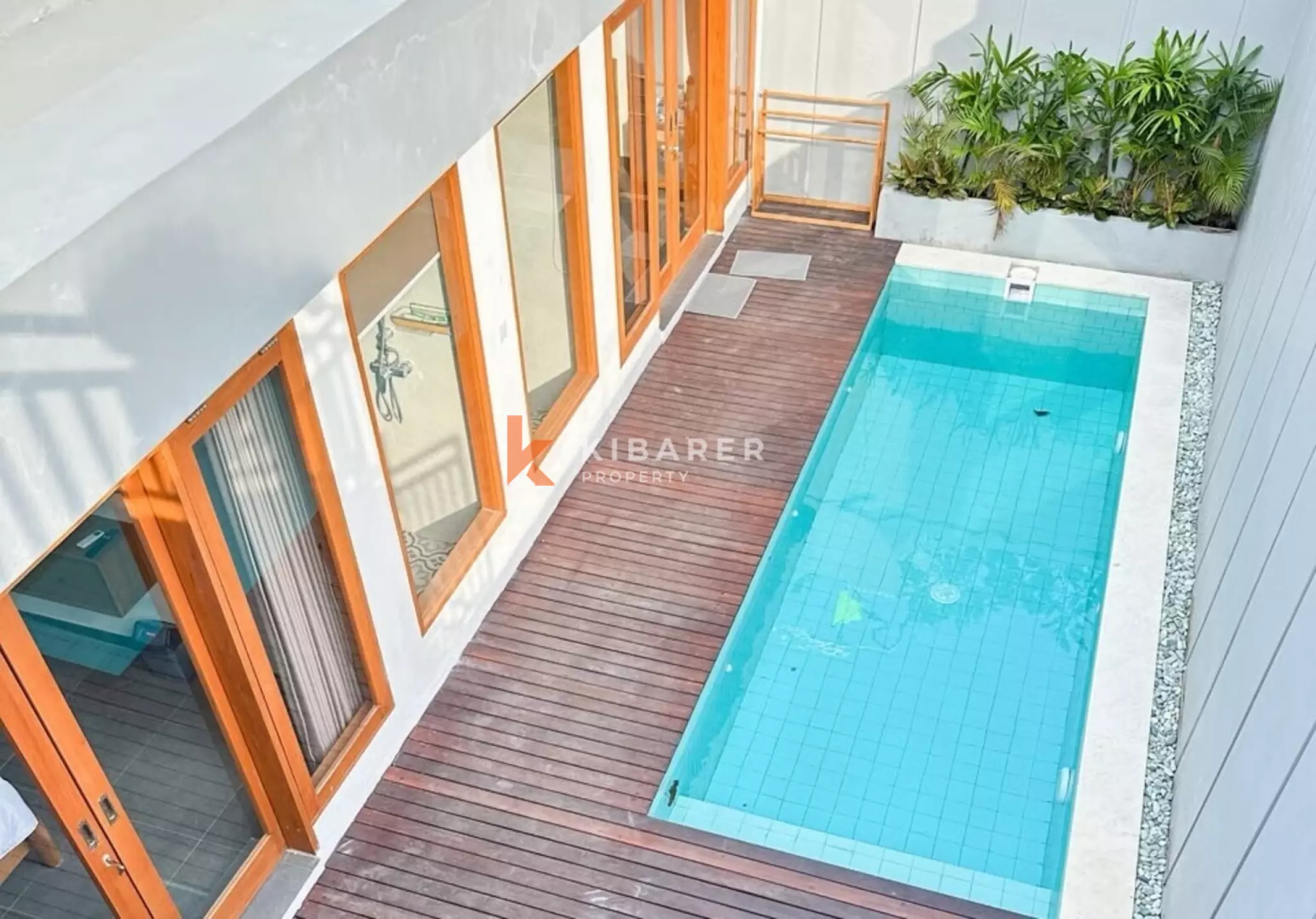 Vila Dua Kamar Tidur Bergaya Tropis Modern di Sanur