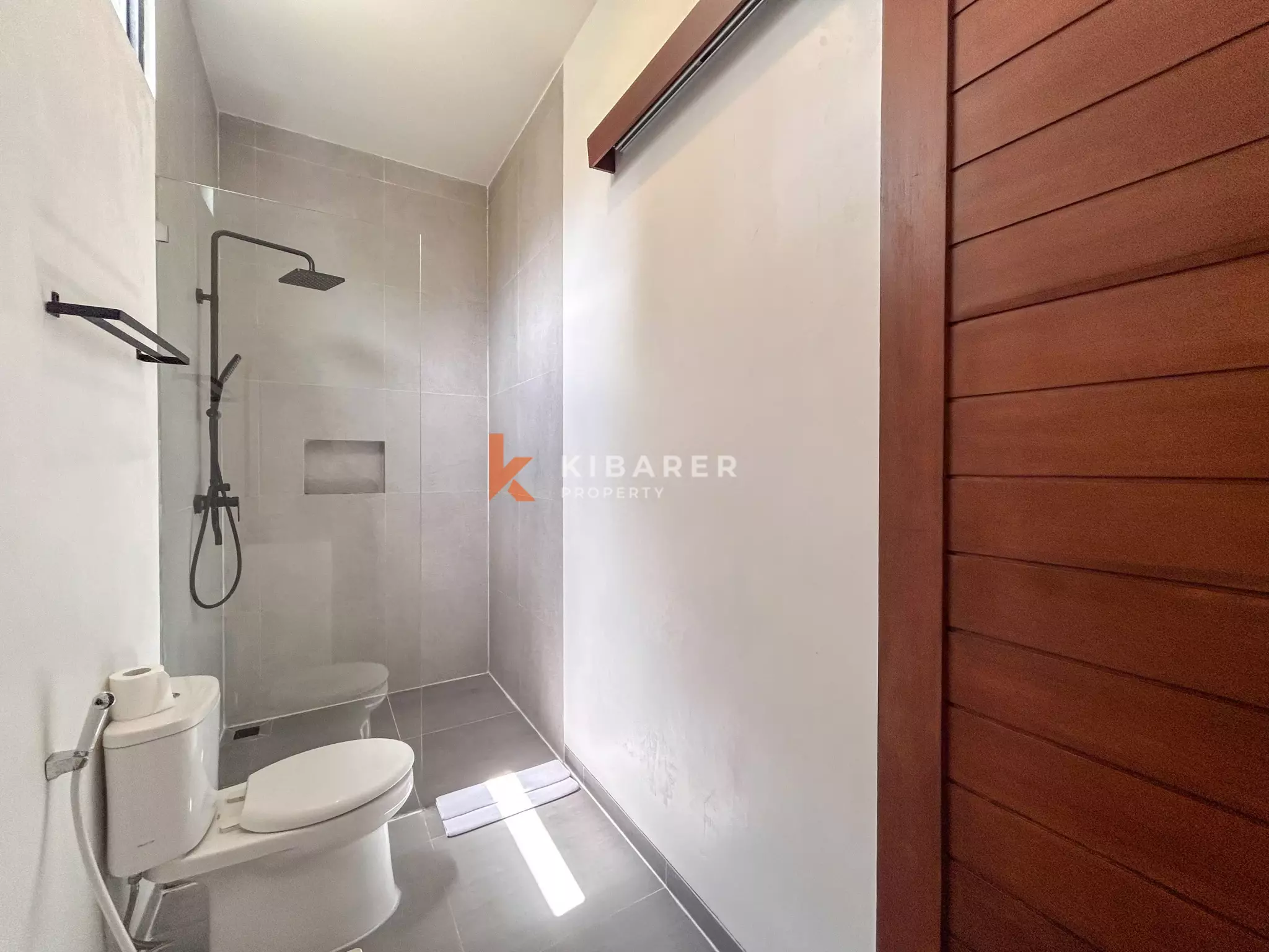 Chic Three-Bedroom Villa with Rooftop Lounge in Balangan