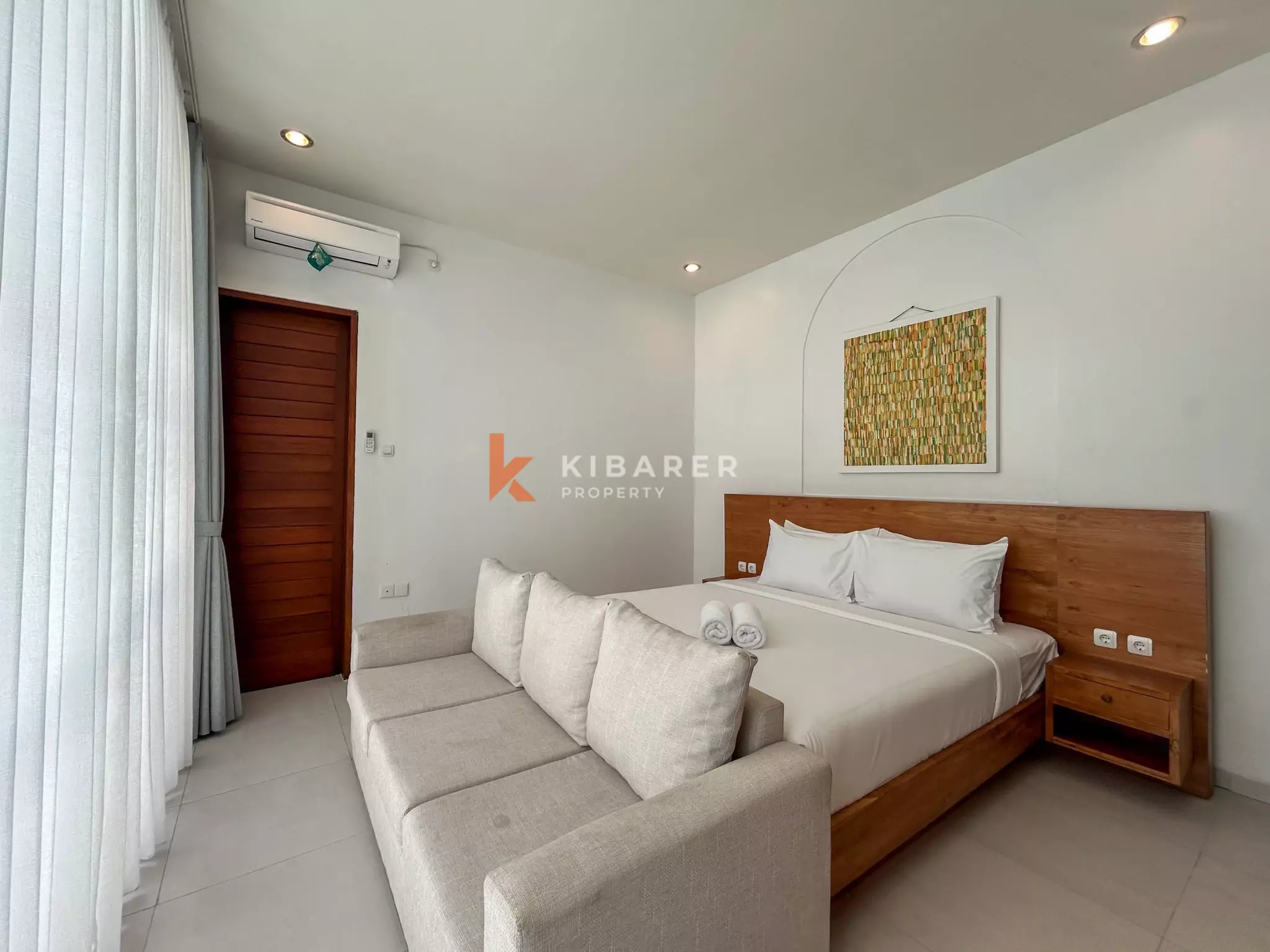 Chic Three-Bedroom Villa with Rooftop Lounge in Balangan