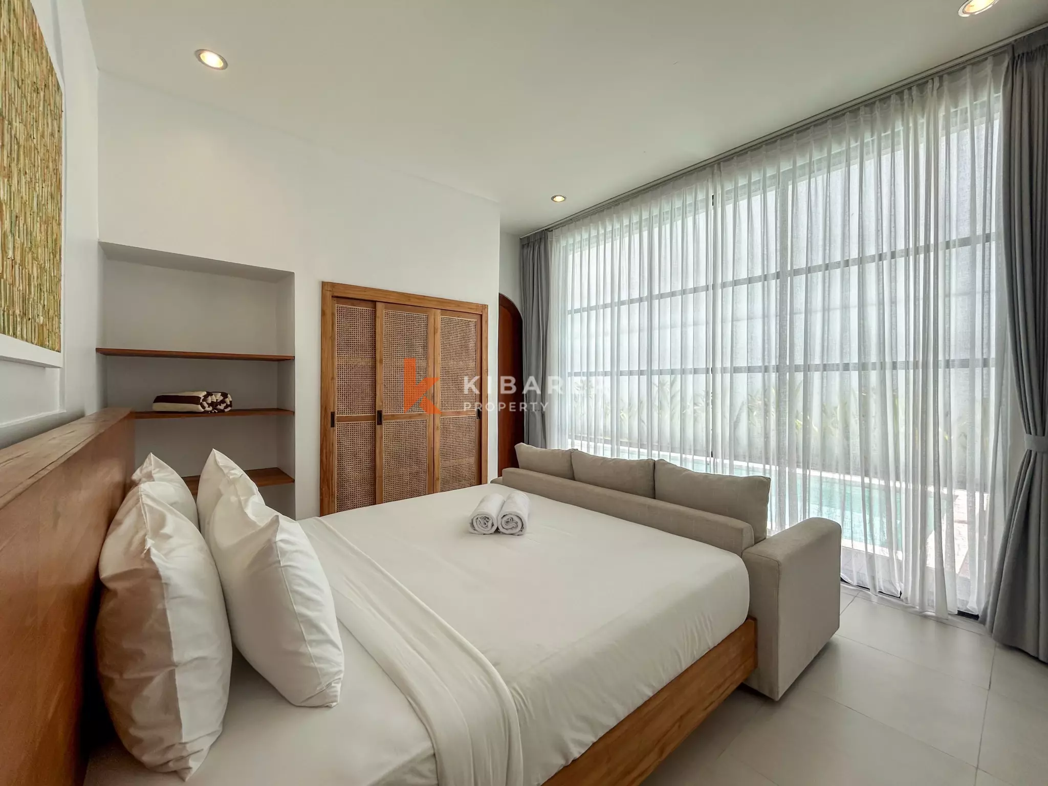 Chic Three-Bedroom Villa with Rooftop Lounge in Balangan