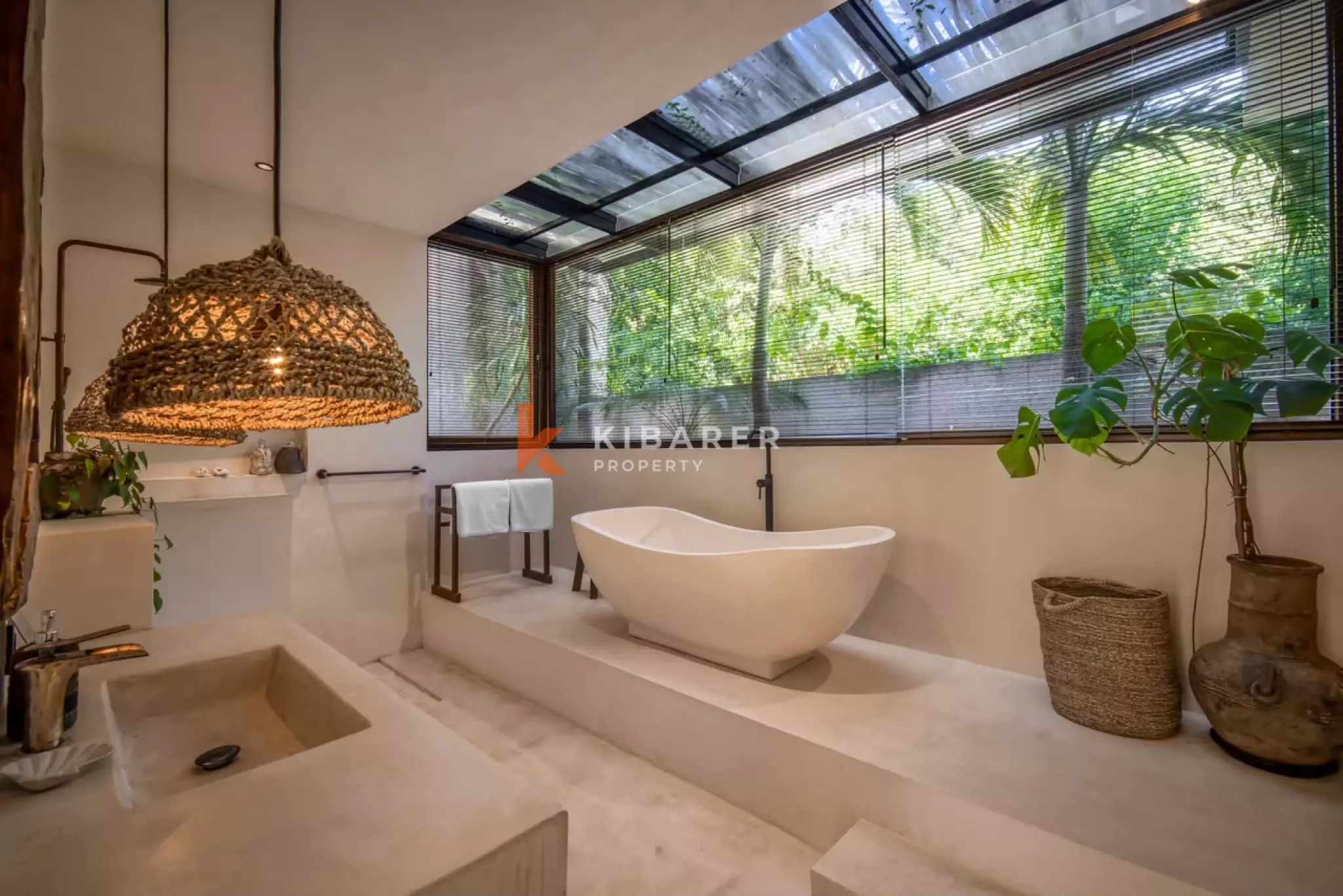Bohemian-Chic Three Bedroom Villa with Rooftop Ocean and Sunset Views in Uluwatu