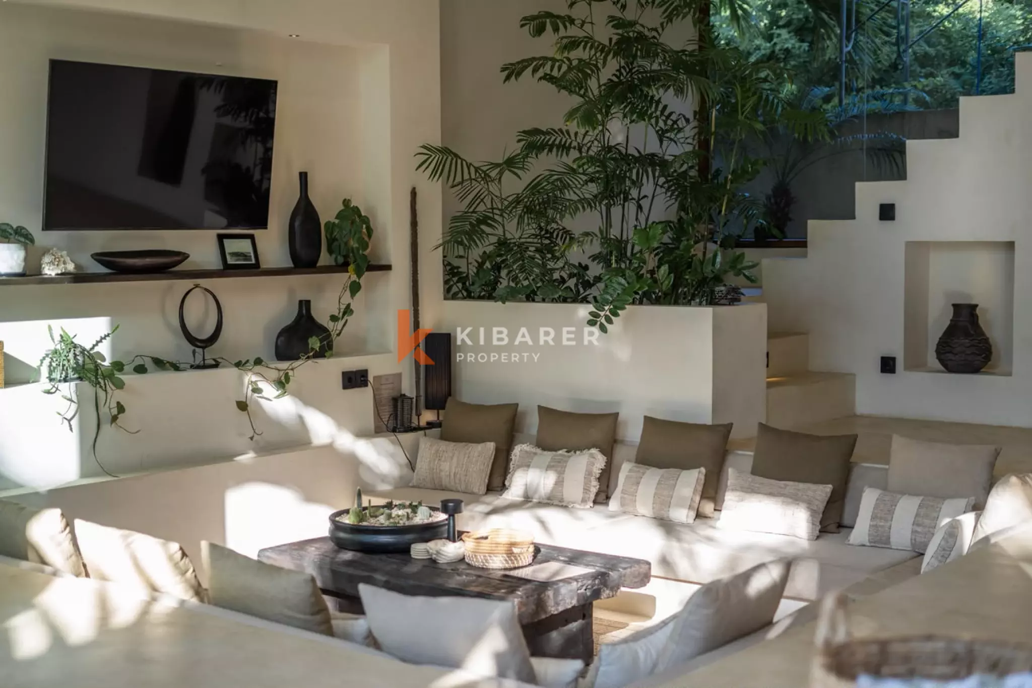 Bohemian-Chic Three Bedroom Villa with Rooftop Ocean and Sunset Views in Uluwatu