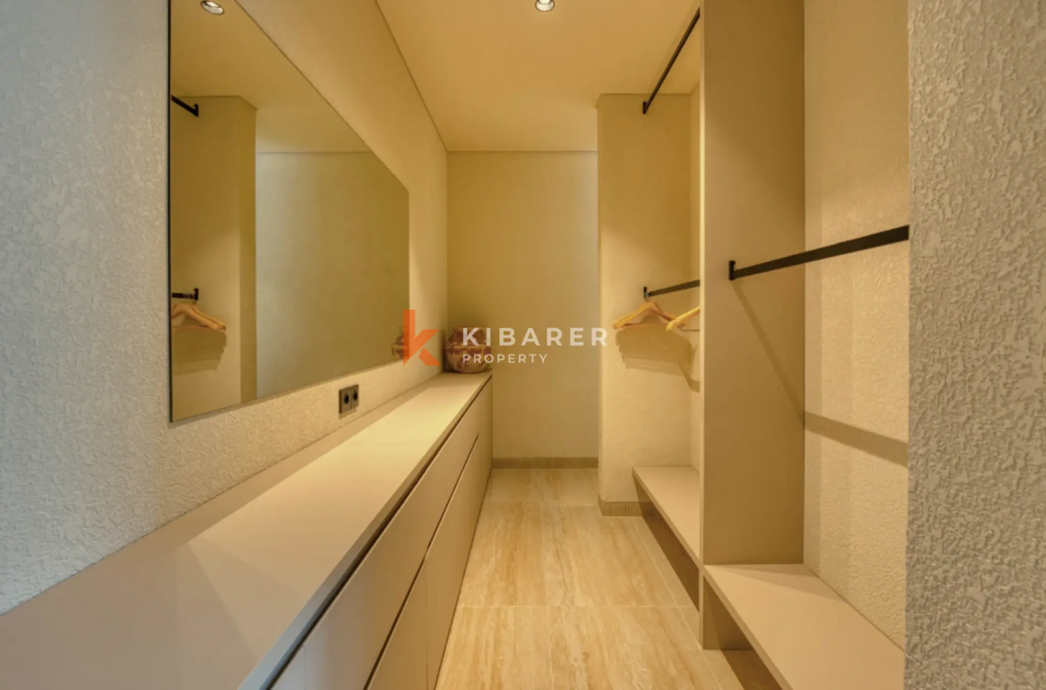 Vila Empat Kamar Tidur dengan Dua Master Suite Bergaya Eropa di Umalas