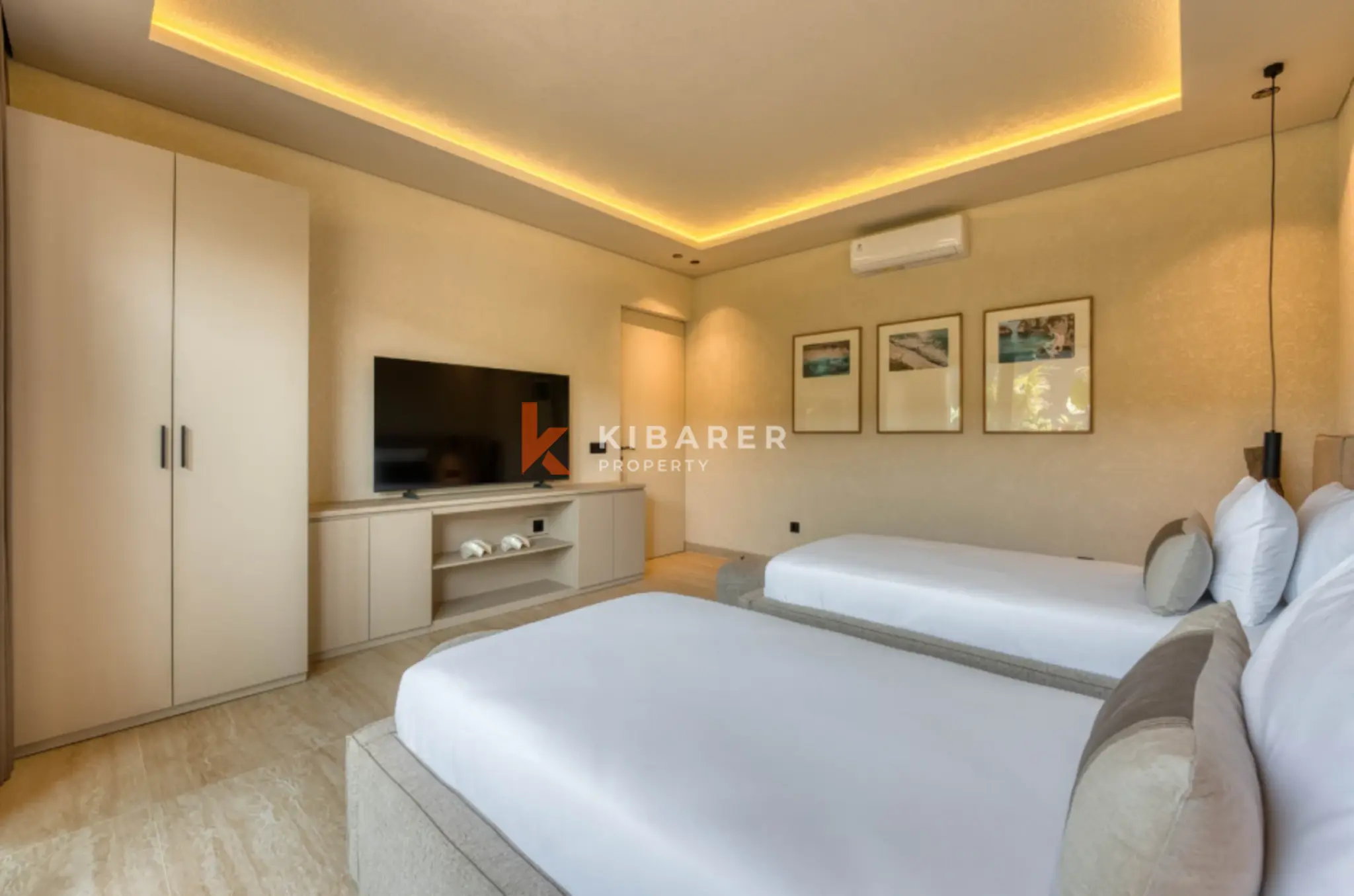 Vila Empat Kamar Tidur dengan Dua Master Suite Bergaya Eropa di Umalas