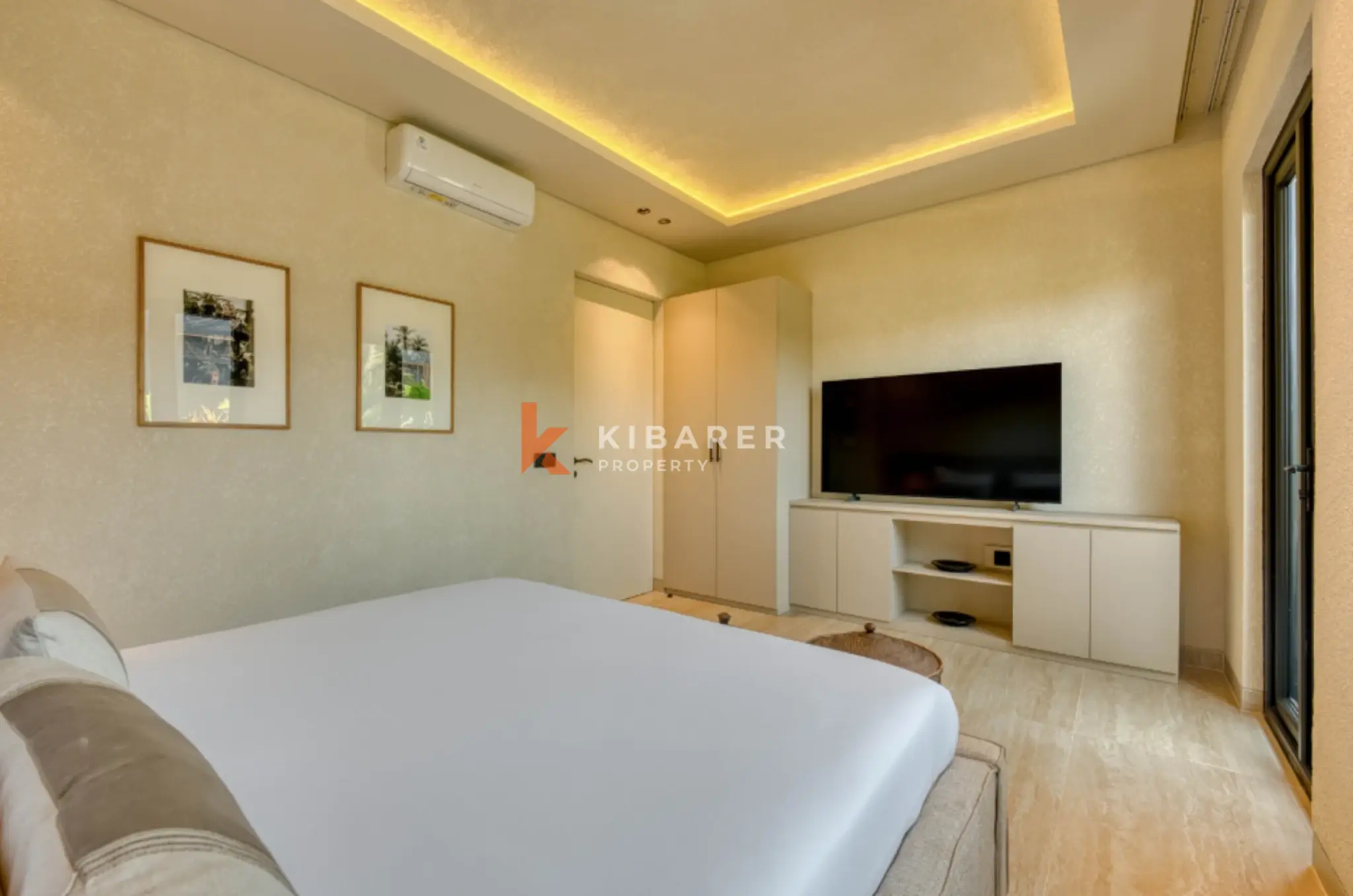 Vila Empat Kamar Tidur dengan Dua Master Suite Bergaya Eropa di Umalas